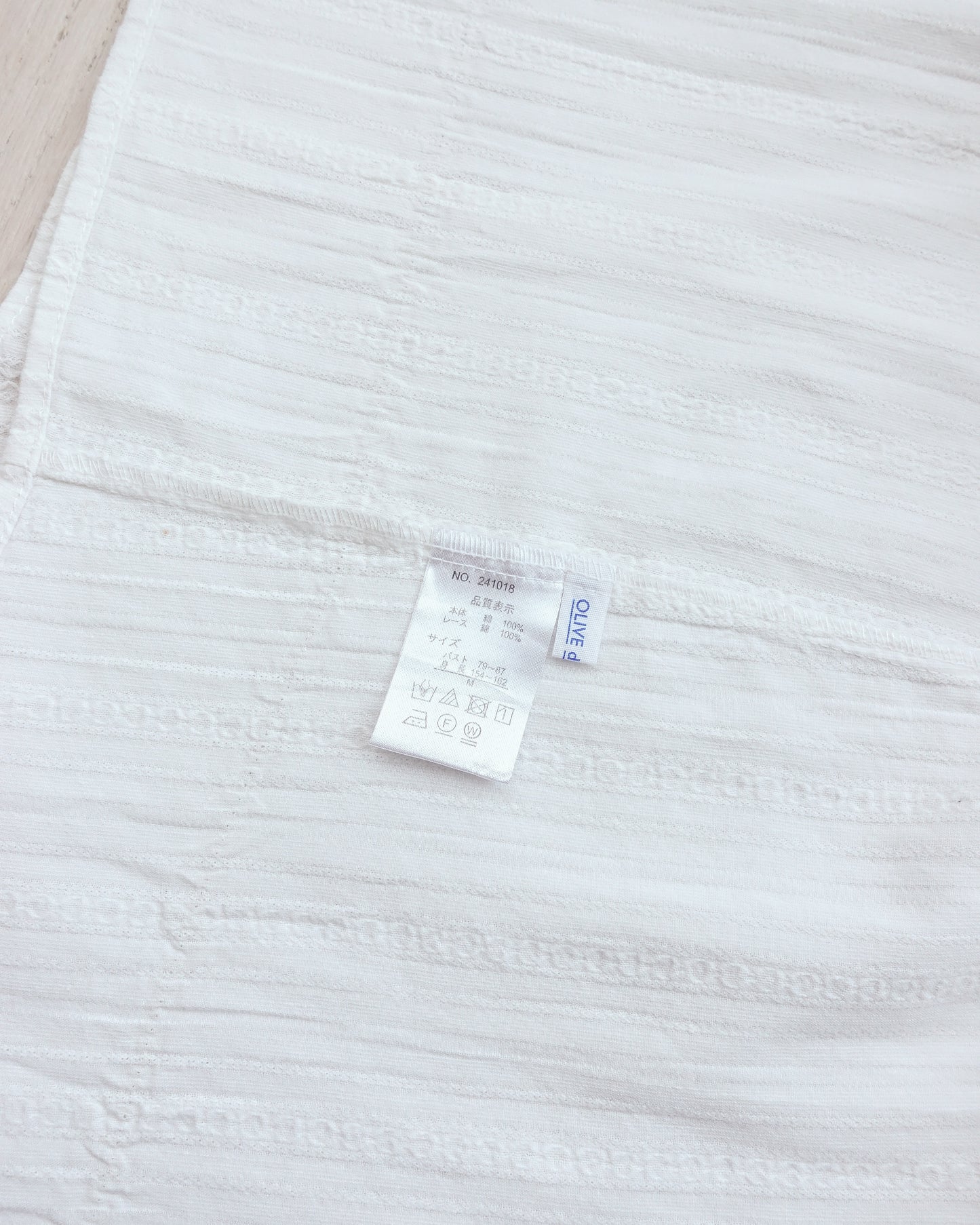 OLIVE DES OLIVE Dobby Flared Top with Lace Detail 暗紋傘下擺上衣 | KOMMONS