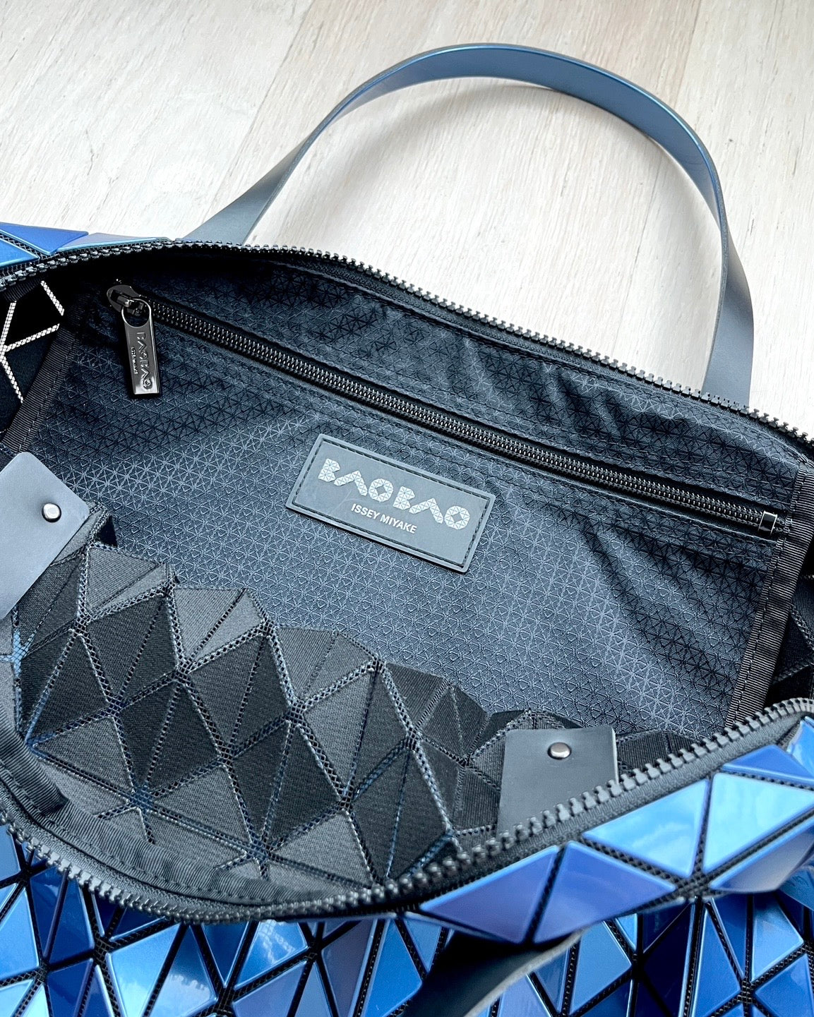 BAO BAO ISSEY MIYAKE Row Metallic Zip Tote Bag | KOMMONS