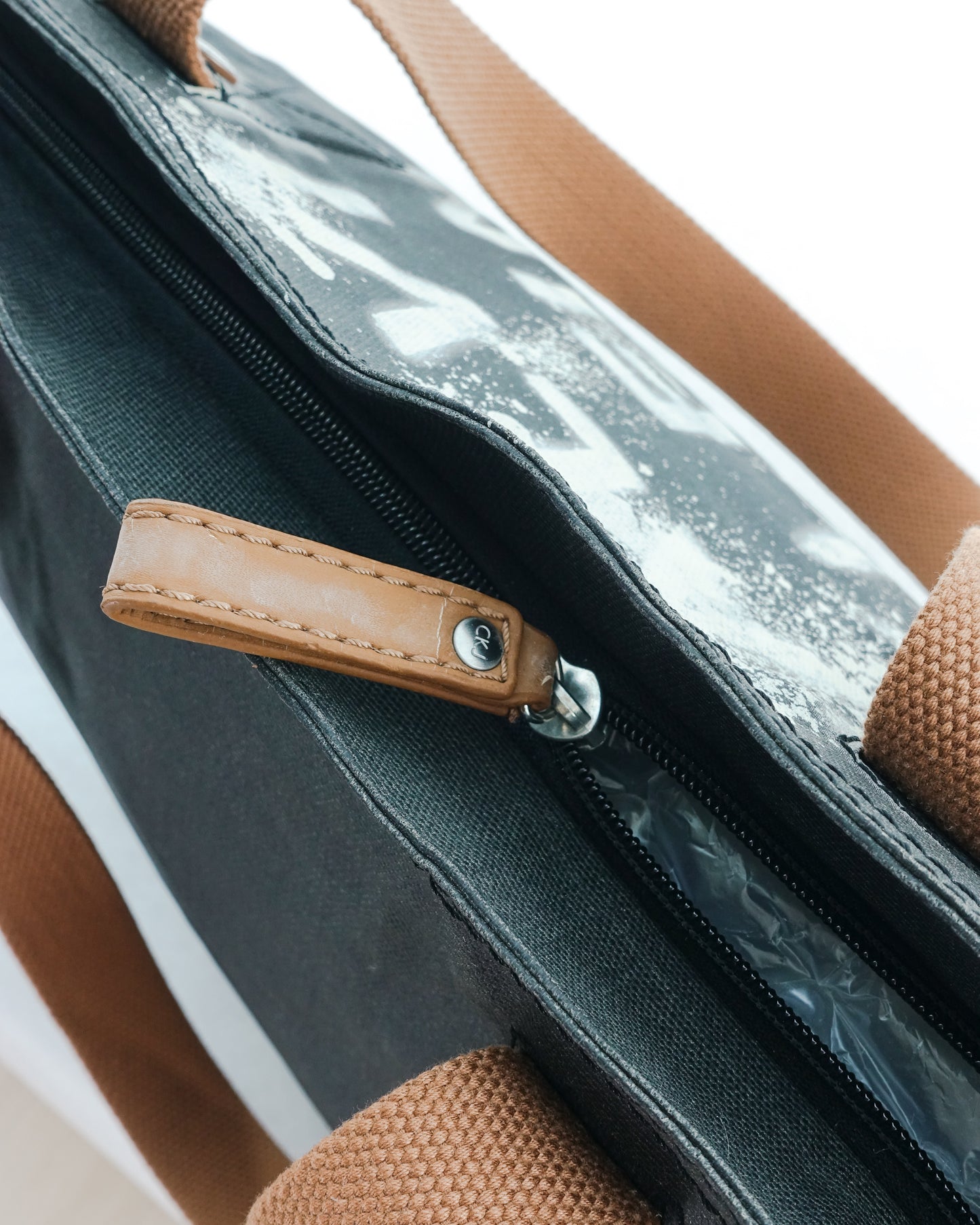 CALVIN KLEIN Waxed Canvas Tote Bag 蠟面帆布袋 | KOMMONS