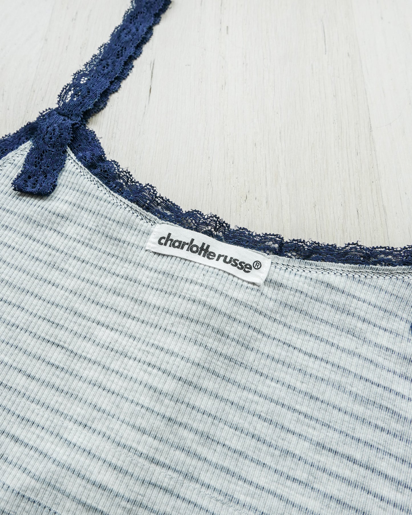 CHARLOTTE RUSSE Striped Button Front Lace Cami Top 橫間扣鈕蕾絲吊帶背心 | KOMMONS