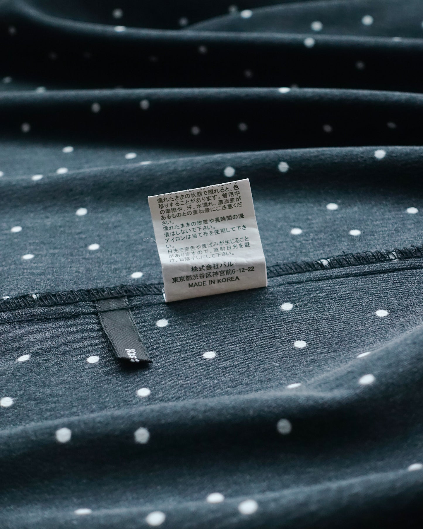 KASTANE Polka Dot Puff Sleeve Top 波點泡泡袖束腰上衣 | KOMMONS