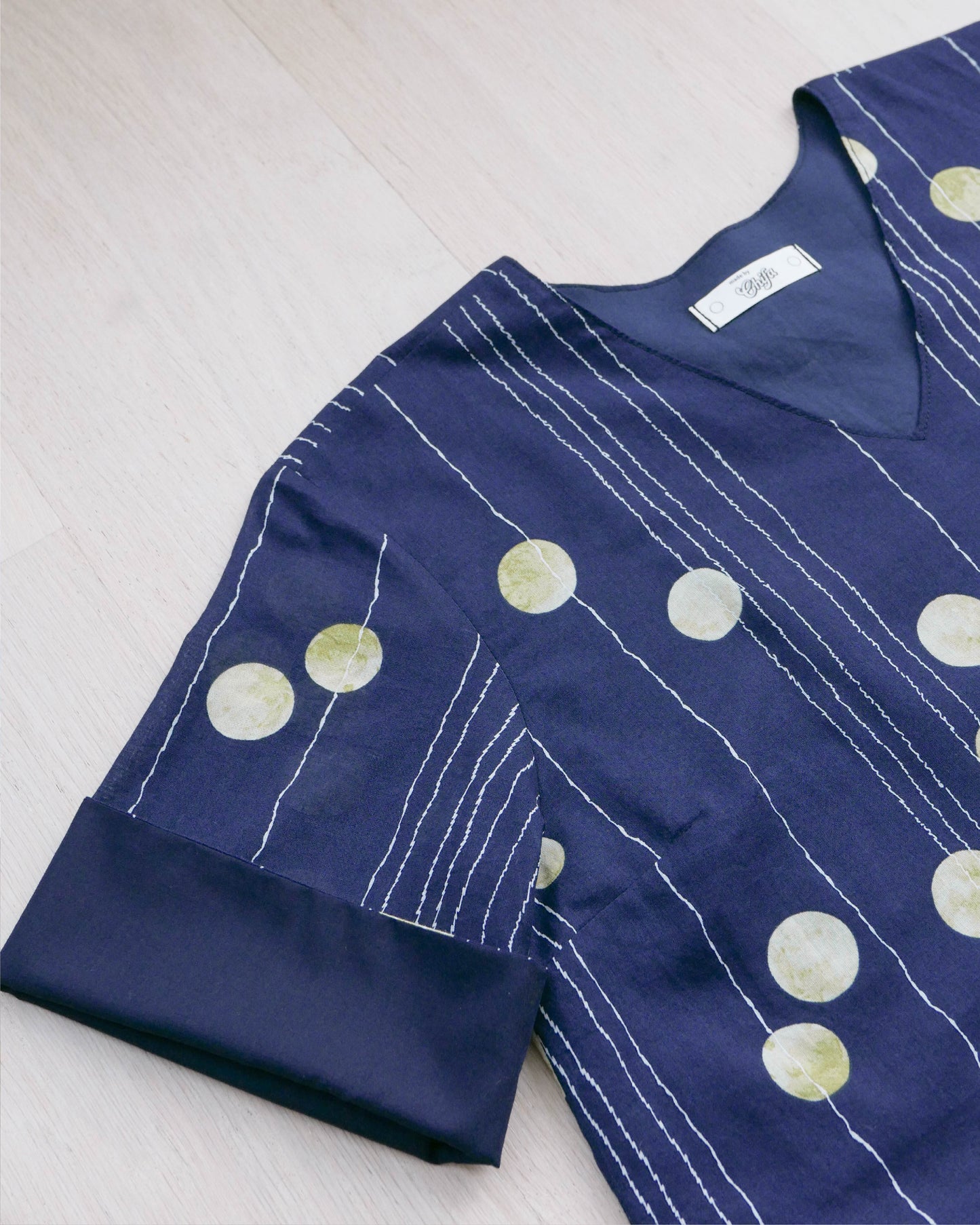 V領反袖連身裙 - 深藍月亮 | Made by Chifa