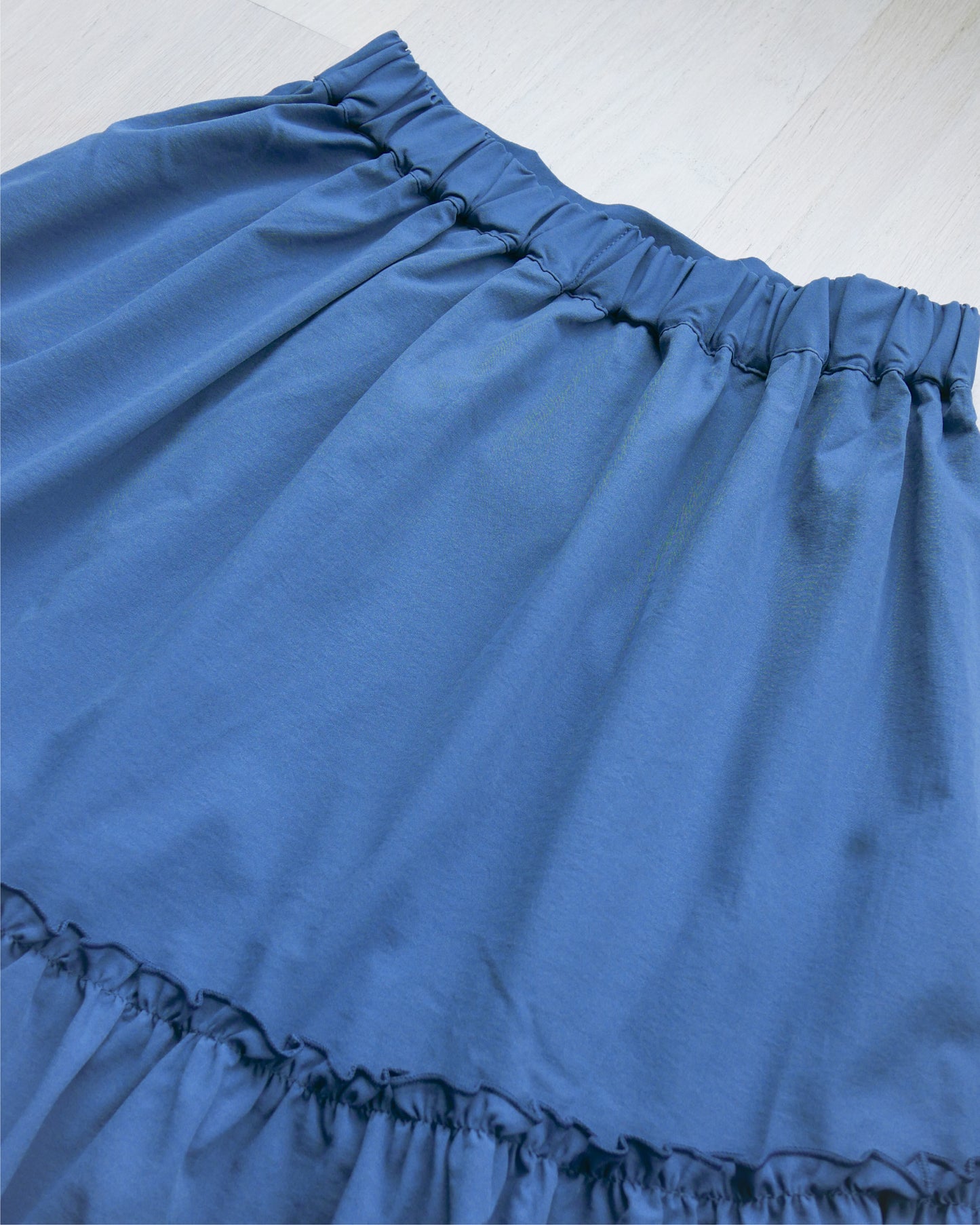 半橡筋腰不規則layers長裙 - 藍 | Chifa Select