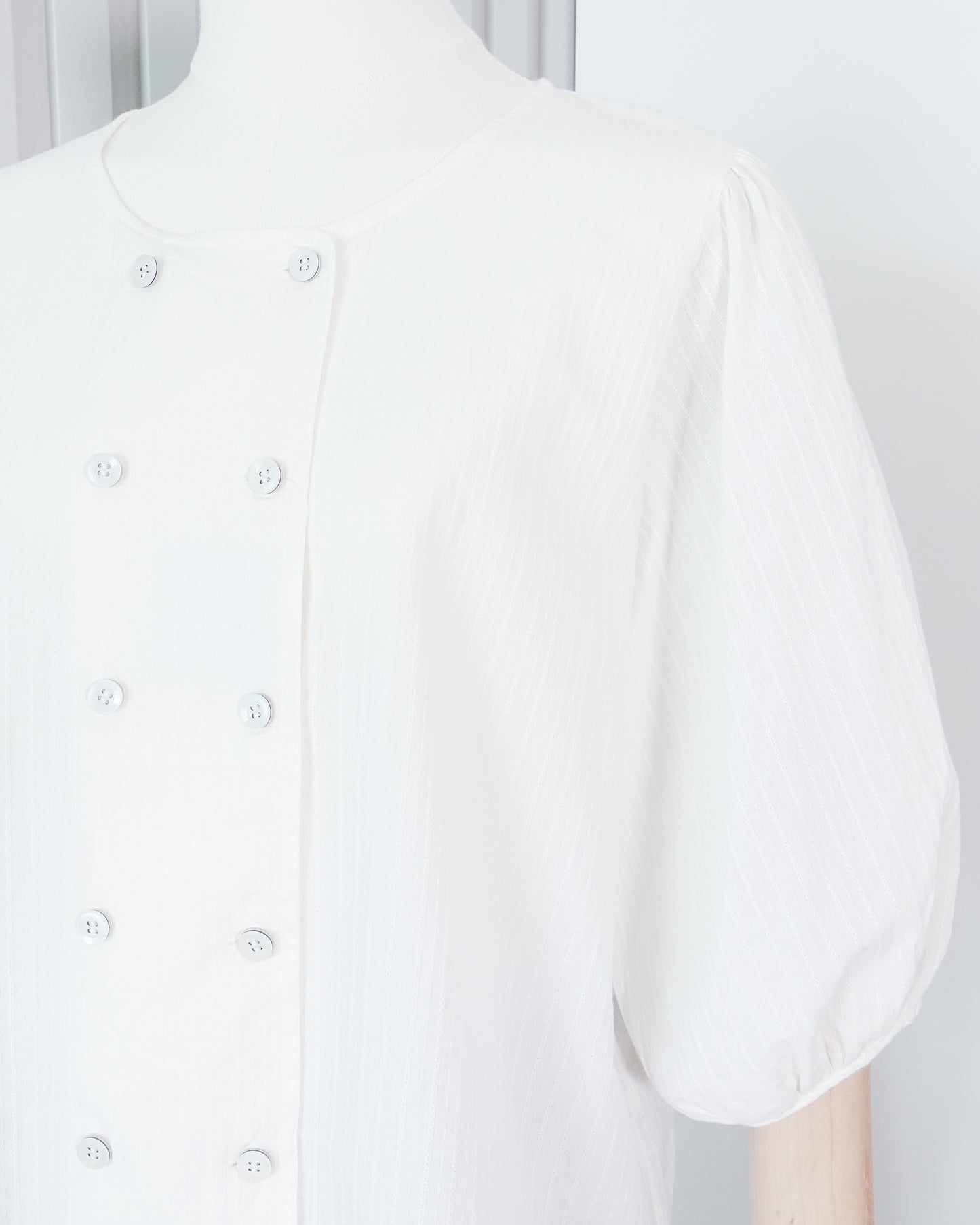 NEMNE Dobby Lattern Sleeve Button-front Top 暗紋燈籠袖雙排上衣 | KOMMONS