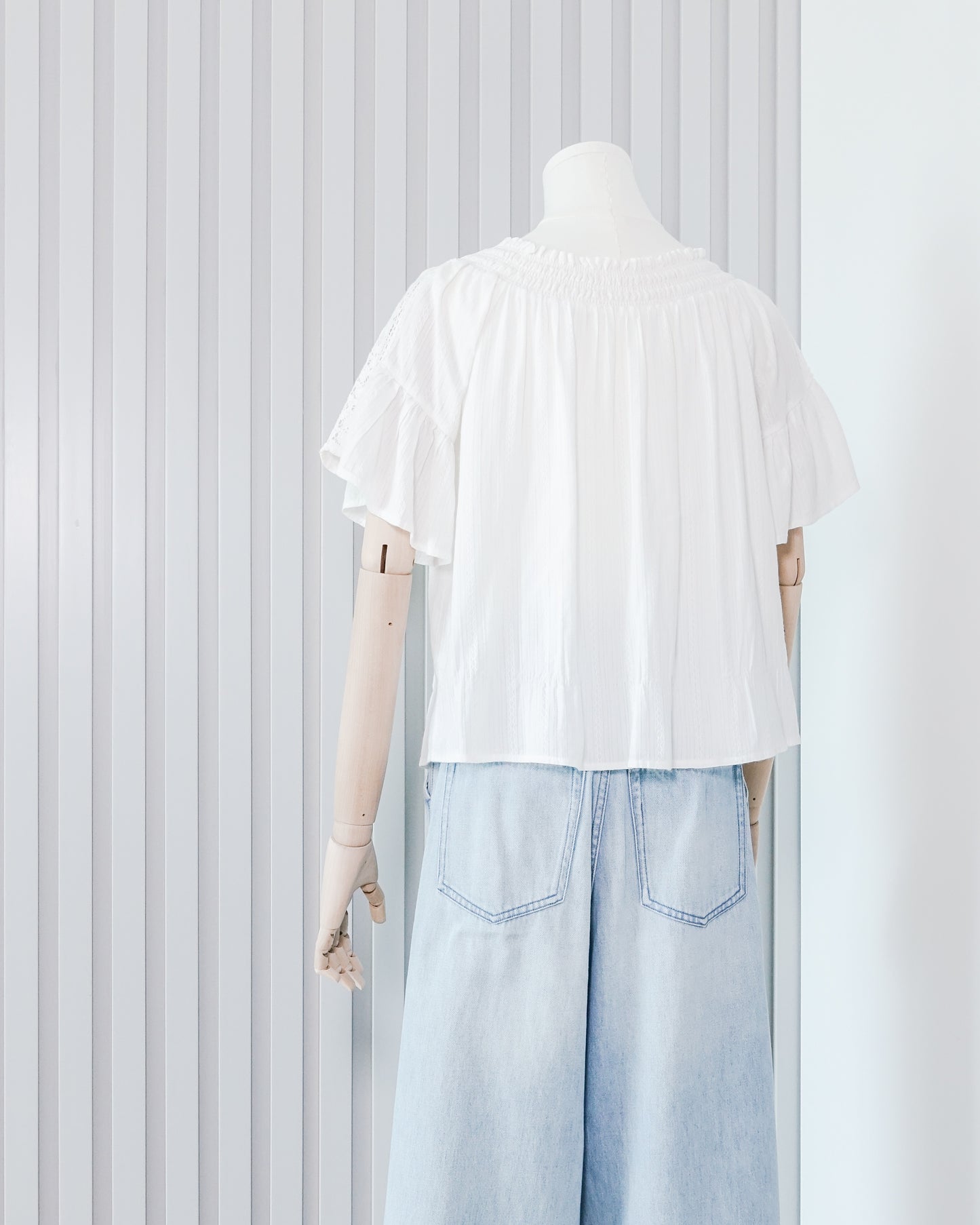 OLIVE DES OLIVE Dobby Flared Top with Lace Detail 暗紋傘下擺上衣 | KOMMONS