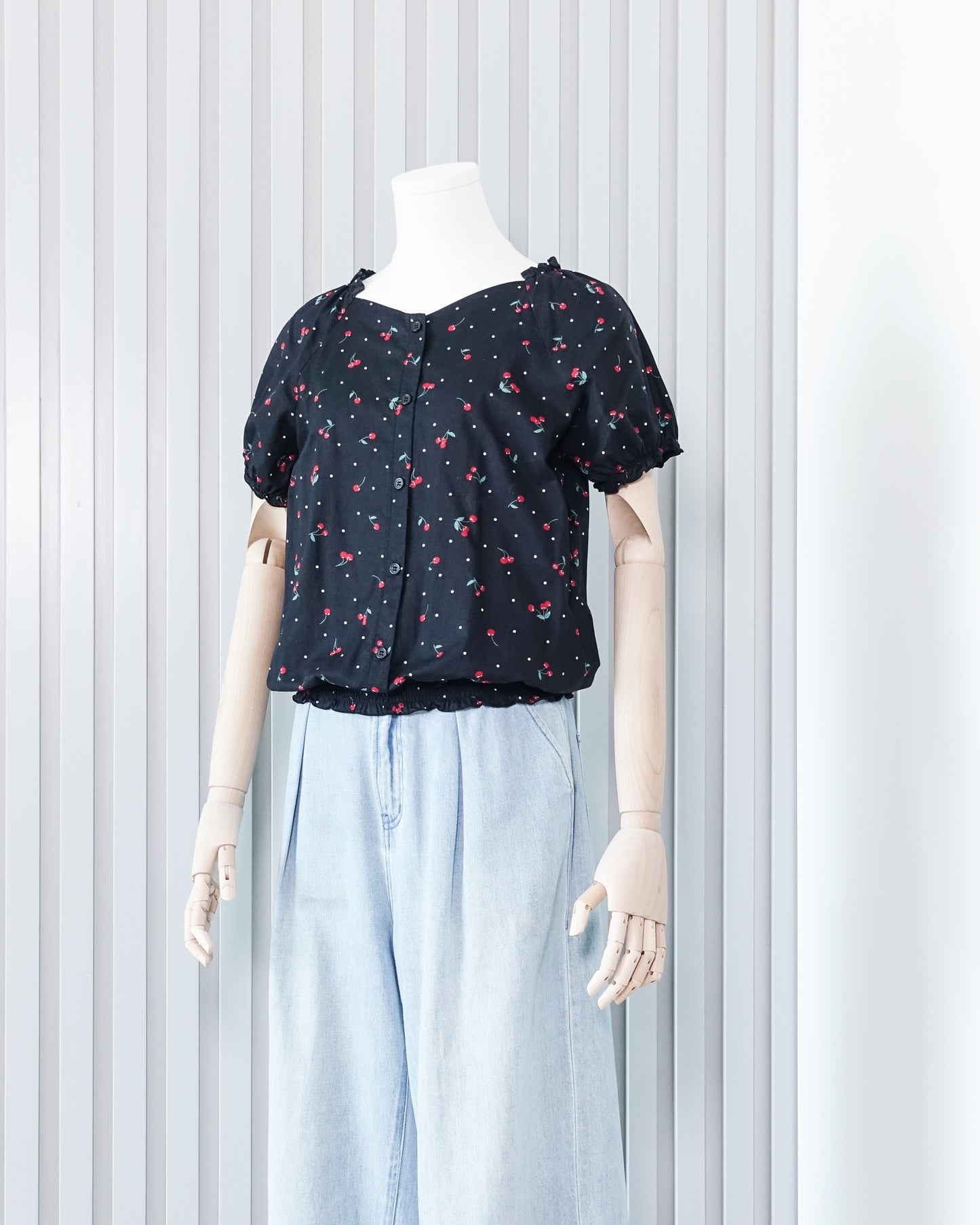 GLOBAL WORK Cherry Printed Puff Sleeve Button-front Top 櫻桃印花泡泡袖扣鈕上衣 | KOMMONS