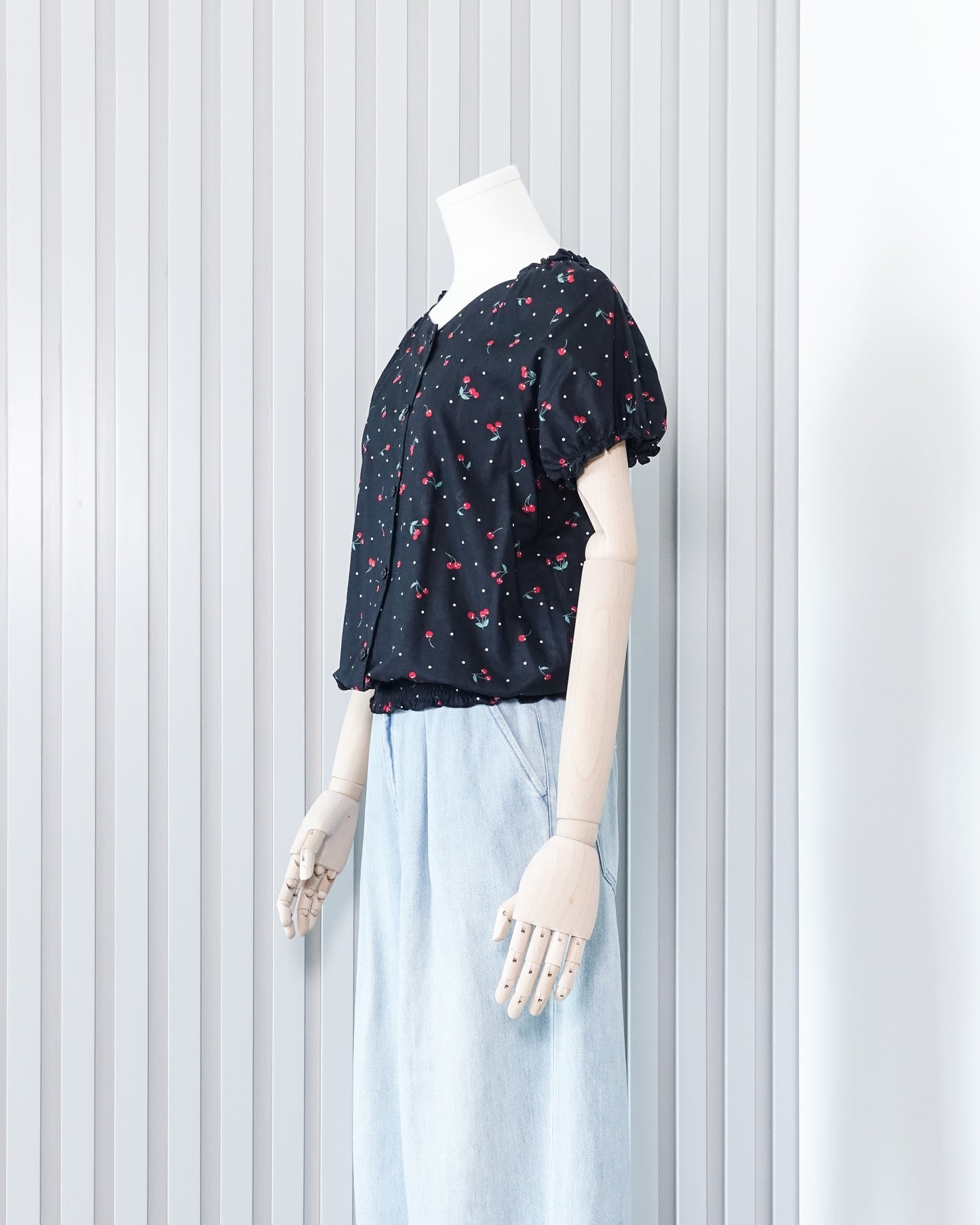GLOBAL WORK Cherry Printed Puff Sleeve Button-front Top 櫻桃印花泡泡袖扣鈕上衣 | KOMMONS