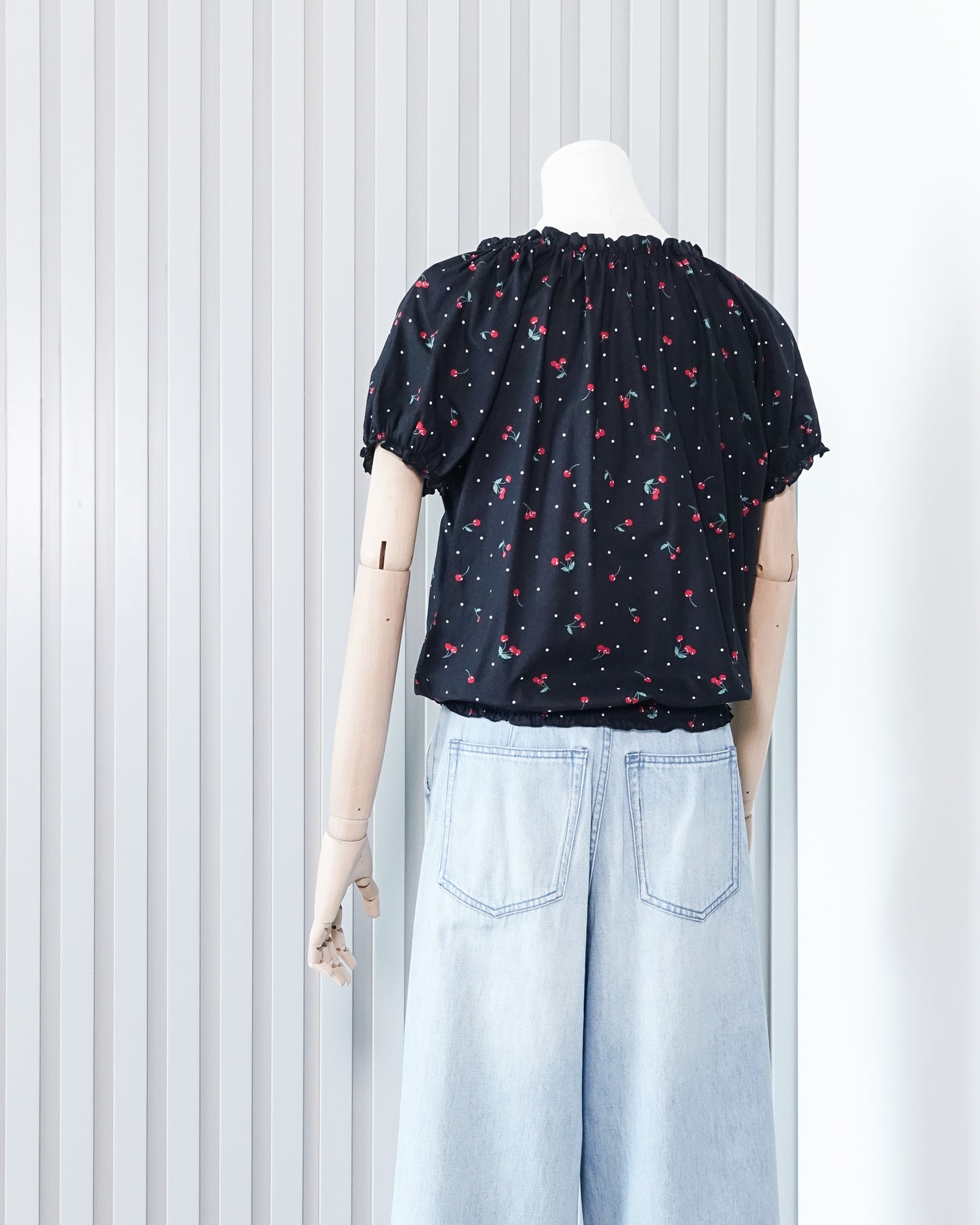 GLOBAL WORK Cherry Printed Puff Sleeve Button-front Top 櫻桃印花泡泡袖扣鈕上衣 | KOMMONS