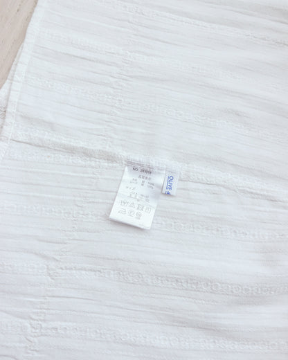 OLIVE DES OLIVE Dobby Flared Top with Lace Detail 暗紋傘下擺上衣 | KOMMONS