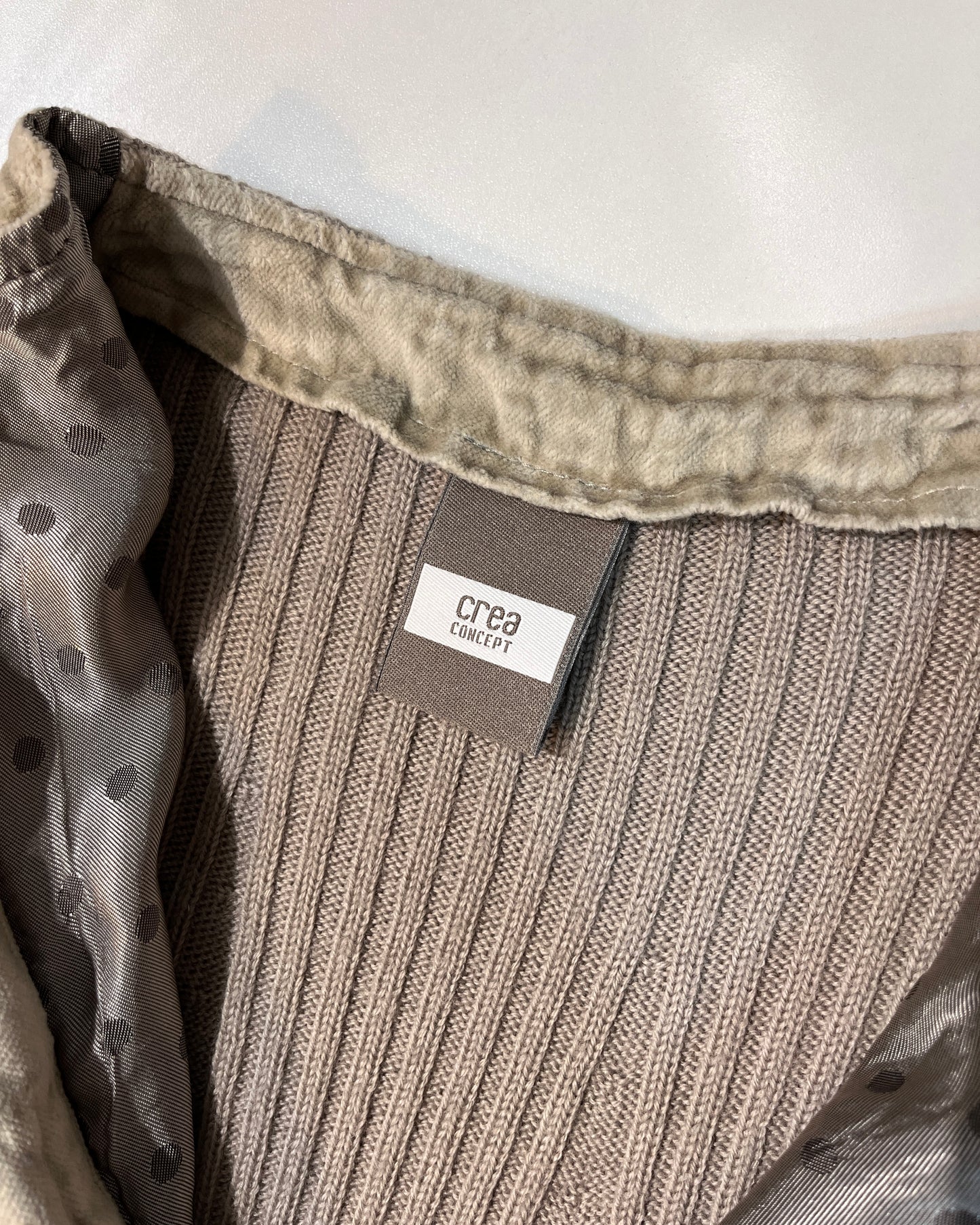 CREA CONCEPT High Neck Velvet Vest 高領絲絨背心外套 | KOMMONS