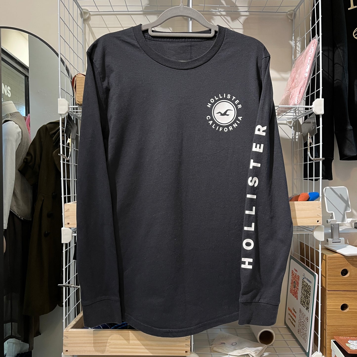 HOLLISTER Long Sleeve Logo T-shirt 長袖標誌T恤 | KOMMONS