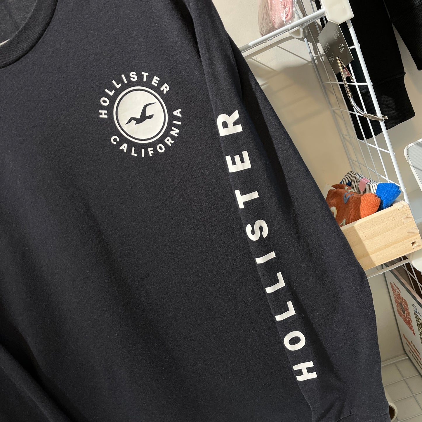 HOLLISTER Long Sleeve Logo T-shirt 長袖標誌T恤 | KOMMONS