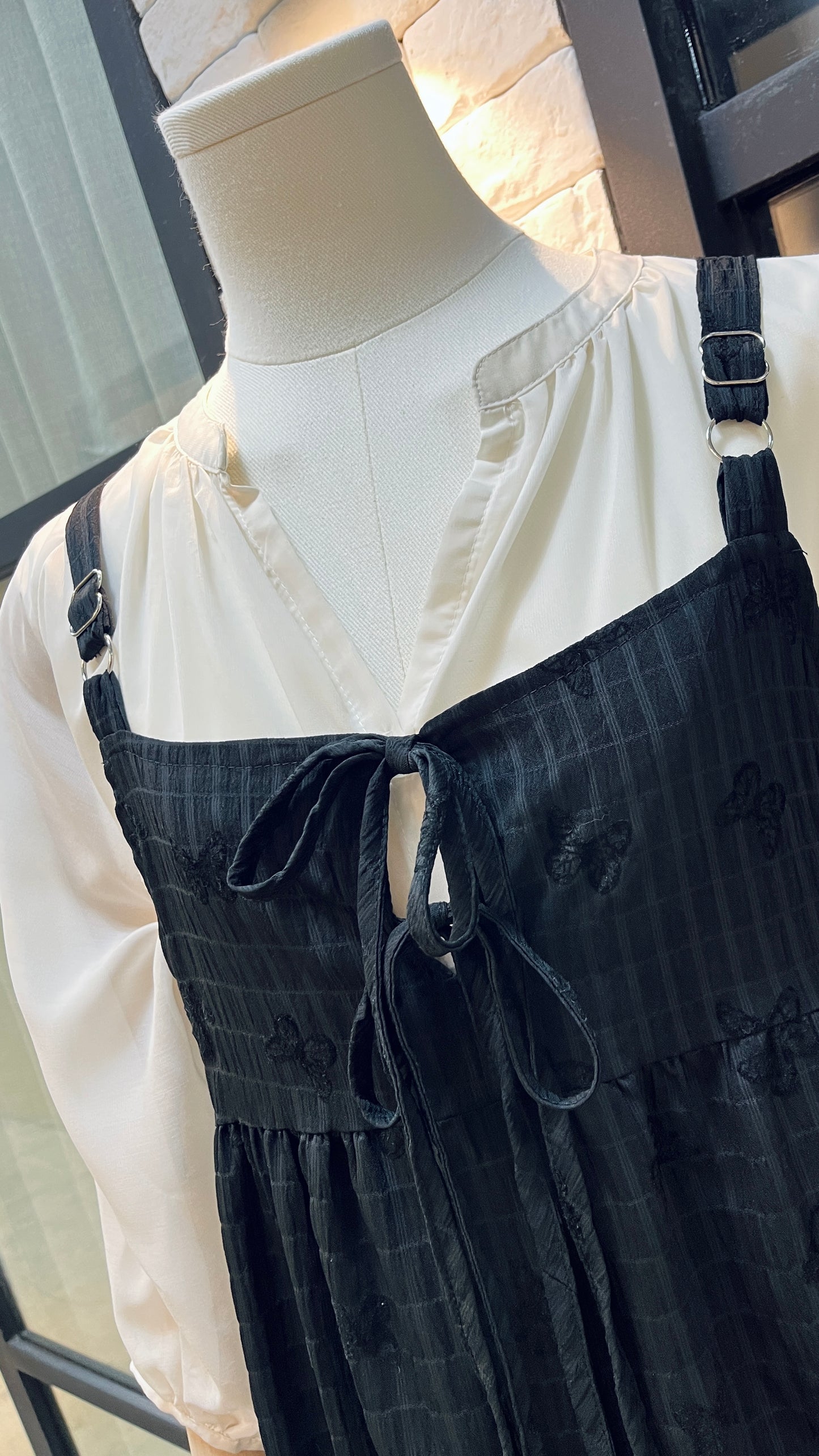 <Buy2-$10> Butterfly Embroidered Strap Dress 蝴蝶刺繡吊帶連身裙 | KOMMONS