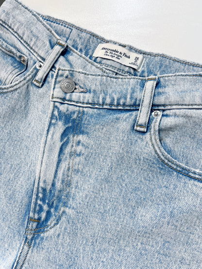 ABERCROMBIE & FITCH High-rise Straight Leg Jeans 高腰直腳牛仔腳 | KOMMONS