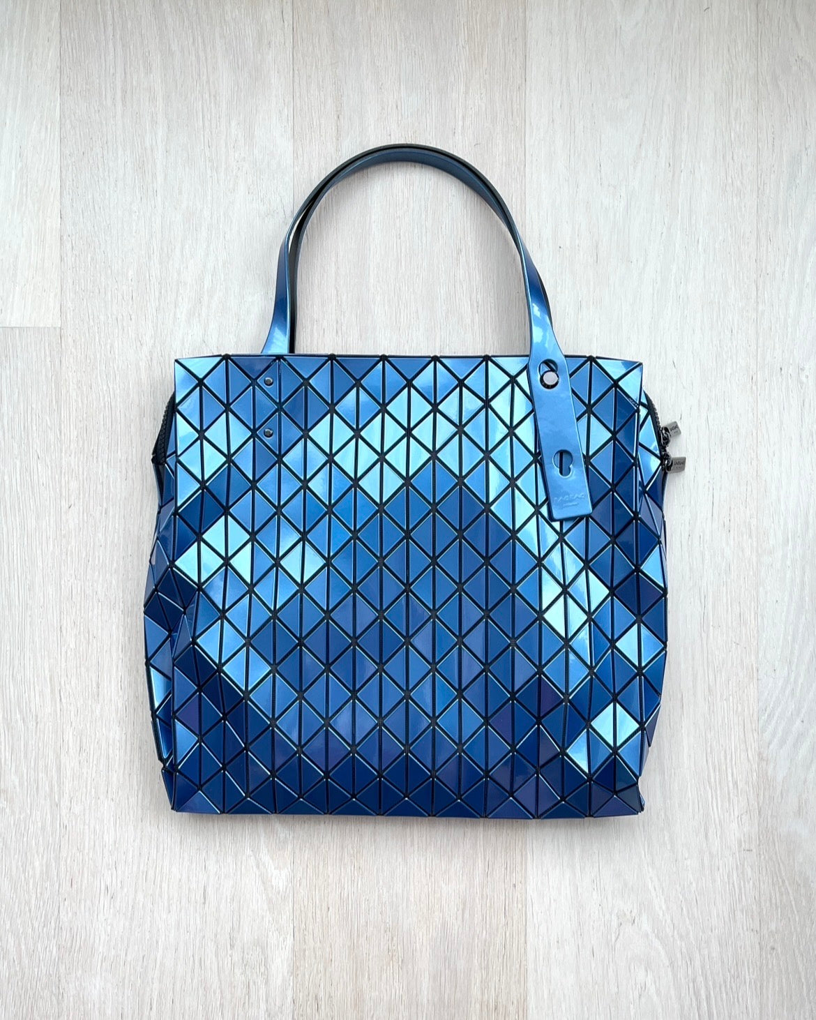 BAO BAO ISSEY MIYAKE Row Metallic Zip Tote Bag | KOMMONS