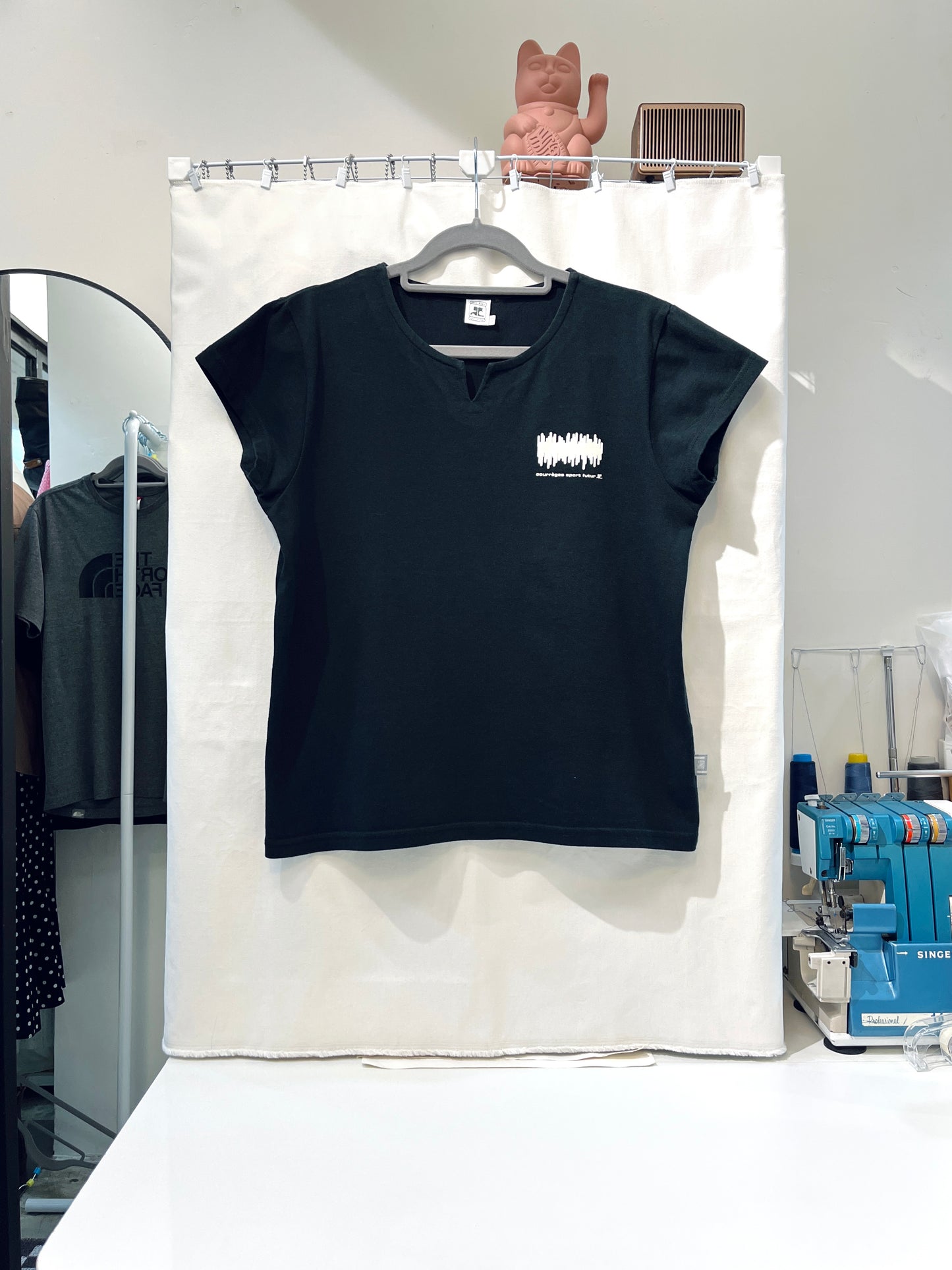 <Buy2-$10> COURRÈGES Graphic T-shirt 印花T恤 | KOMMONS