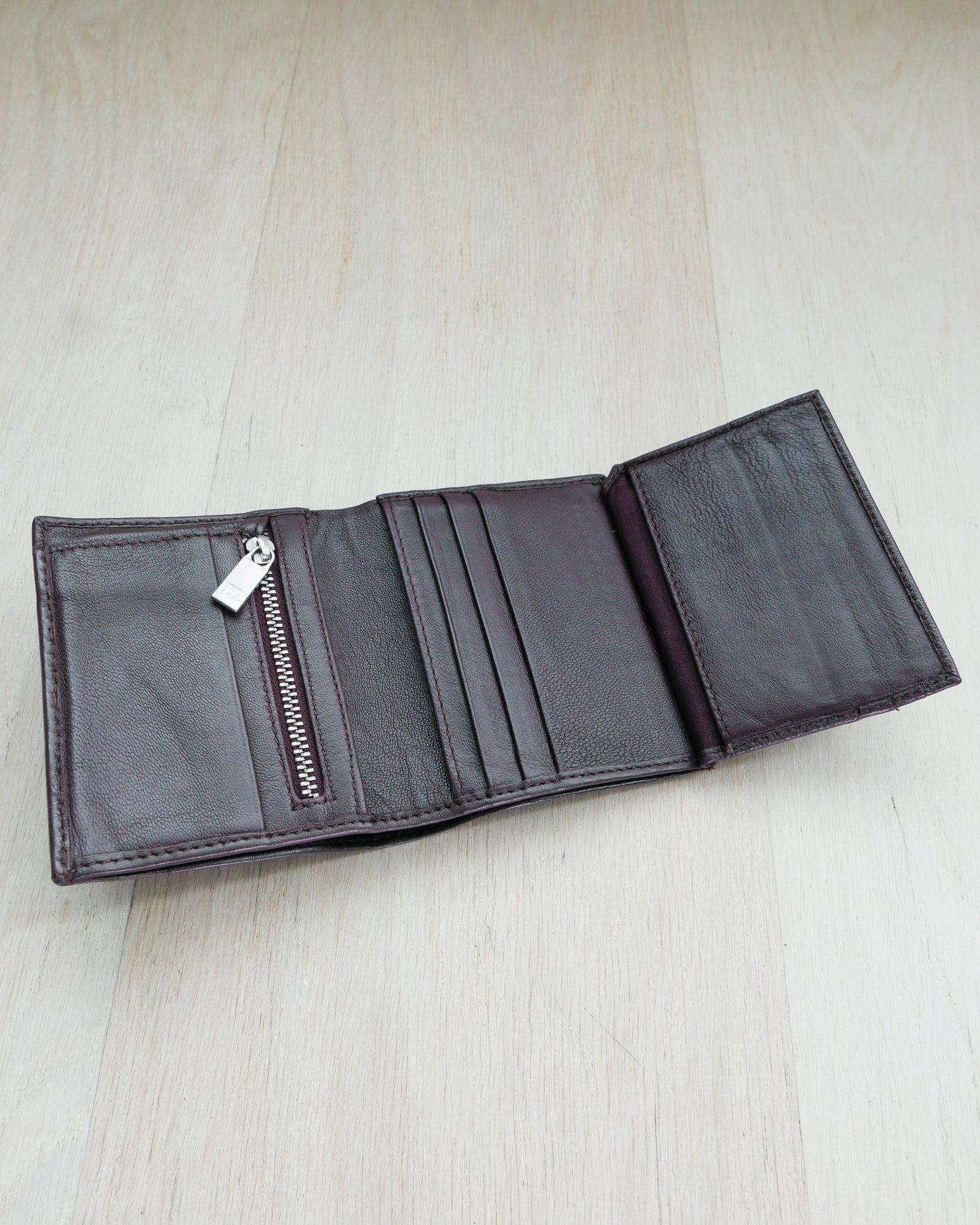 MARIMEKKO Floral Embossed Trifold Wallet 三摺短銀包 | KOMMONS