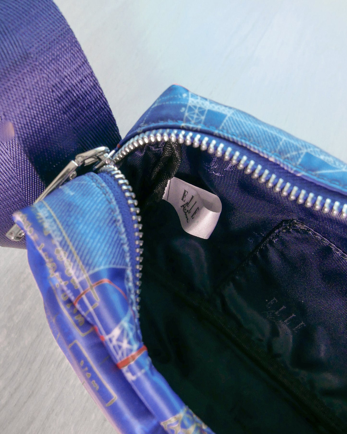 ELLE ACTIVE Printed Shoulder / Crossbody Bag 印花肩背袋 | KOMMONS