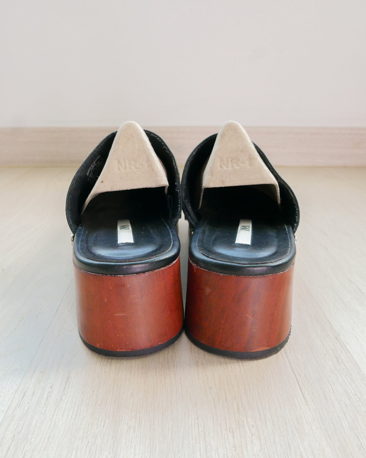 ZARA Studded Mules 窩釘木屐鞋 | KOMMONS