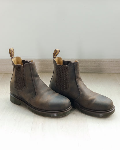 DR. MARTENS 2076 Crazy Horse Leather Chelsea Boot | KOMMONS