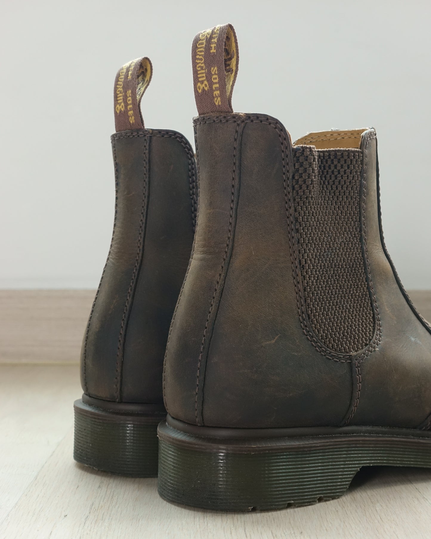 DR. MARTENS 2076 Crazy Horse Leather Chelsea Boot | KOMMONS