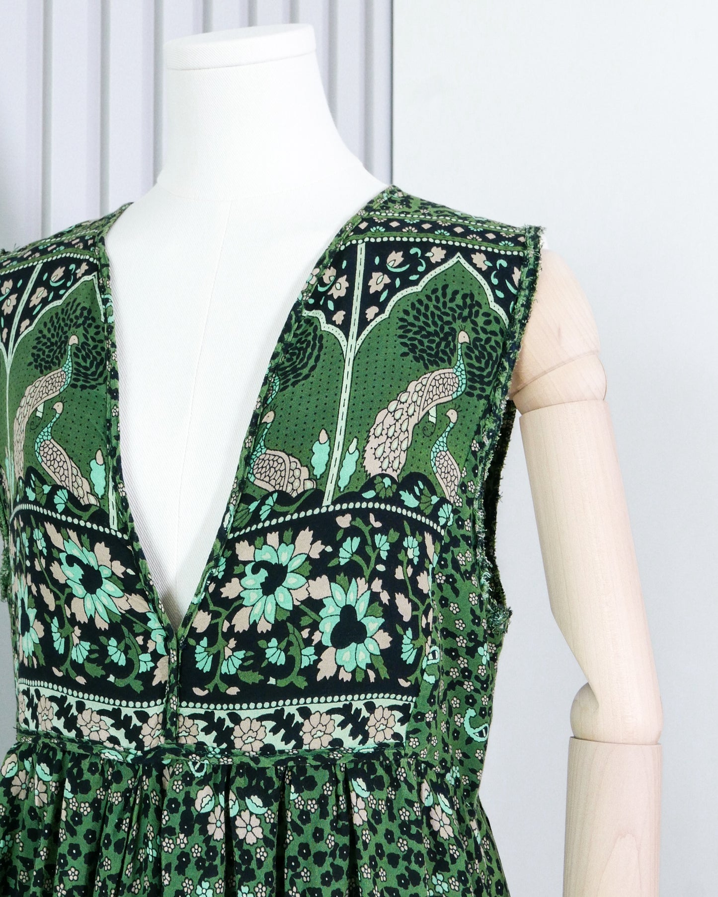 ALL ABOUT AUDREY Bohemiam V-neck Sleeveless Maxi Dress 民族風V領背心連身長裙 | KOMMONS