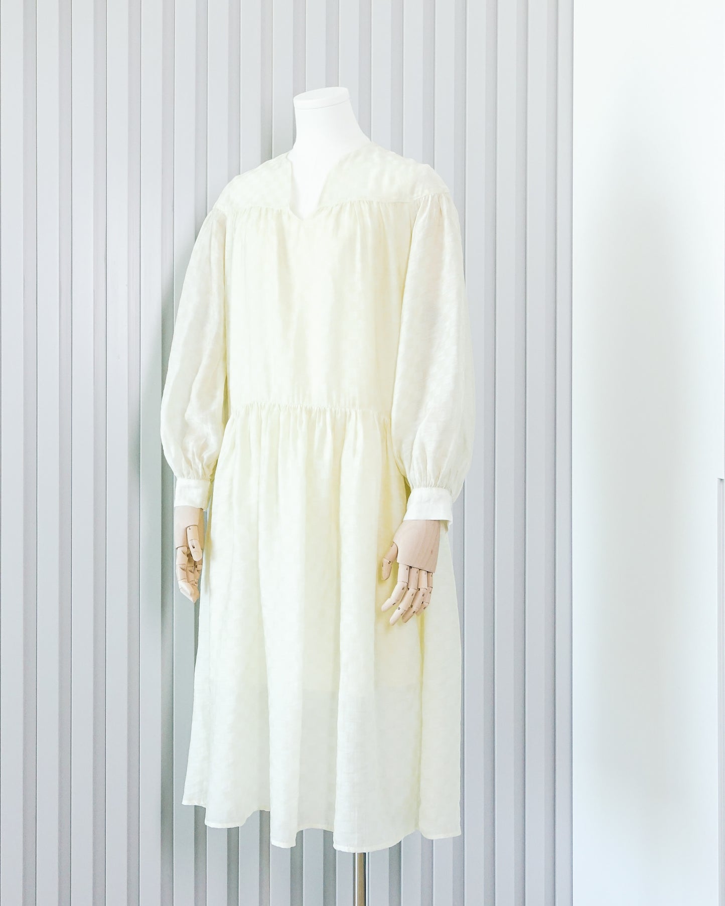 Puff Sleeve Flowy Dress 泡泡袖鬆身連身裙 | KOMMONS