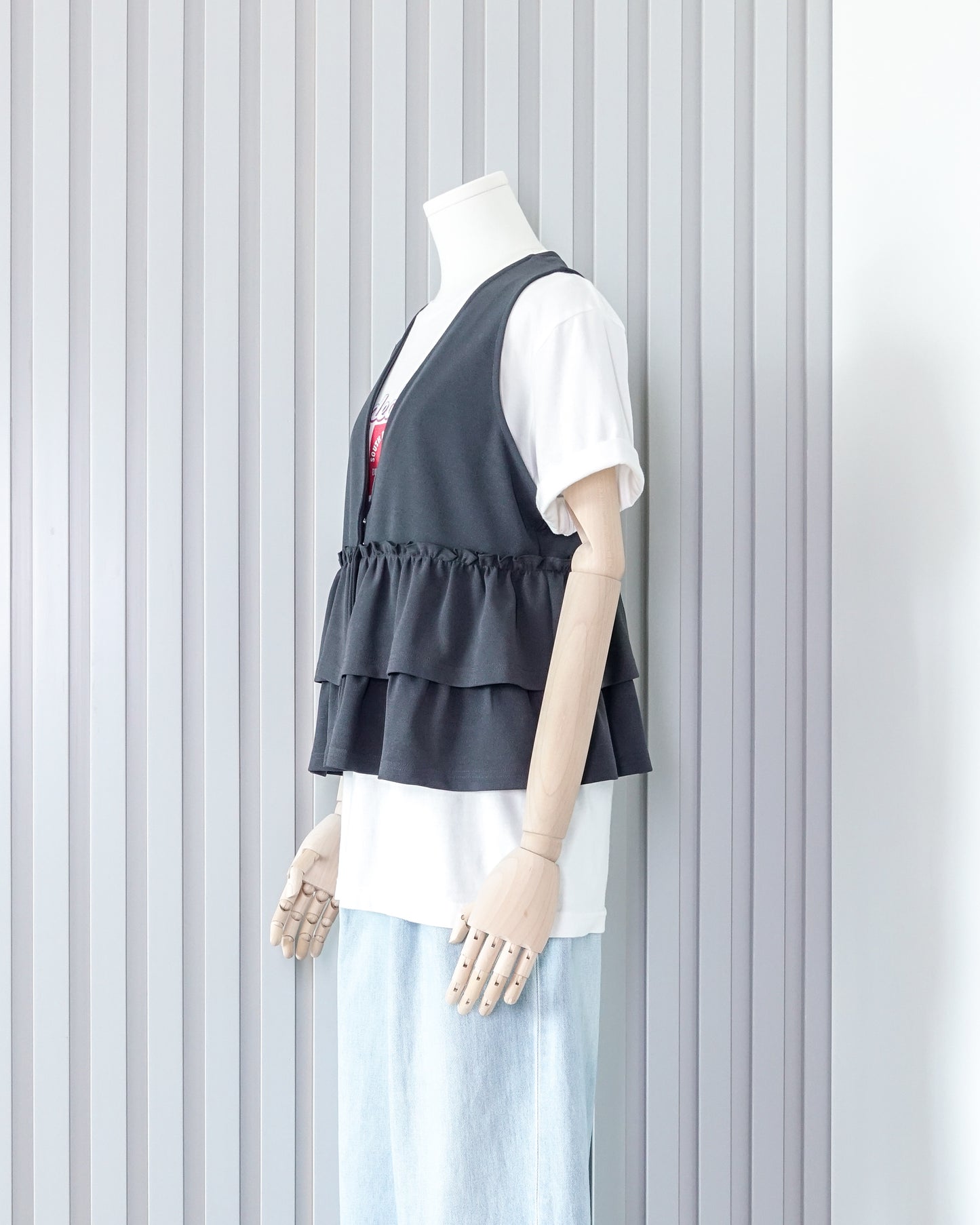 SAMANSA MOS2 Double Ruffle Waistcoat 雙層荷葉邊背心外套 | KOMMONS