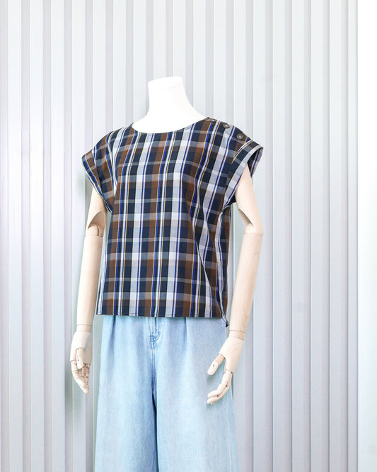DESSIN Plaid Boat Neck Top with Button Detail 膊頭鈕扣格子船領上衣 | KOMMONS