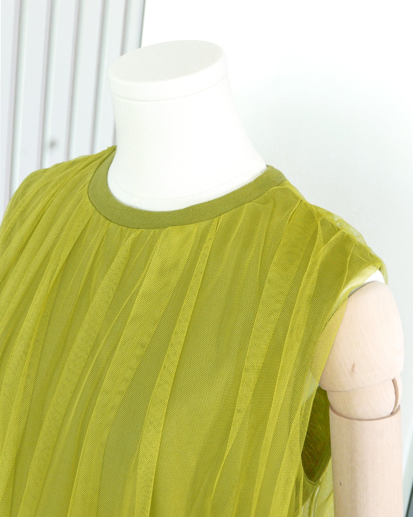 Tulle Layered Round Neck Tank Top 網紗圓領T恤背心 | KOMMONS