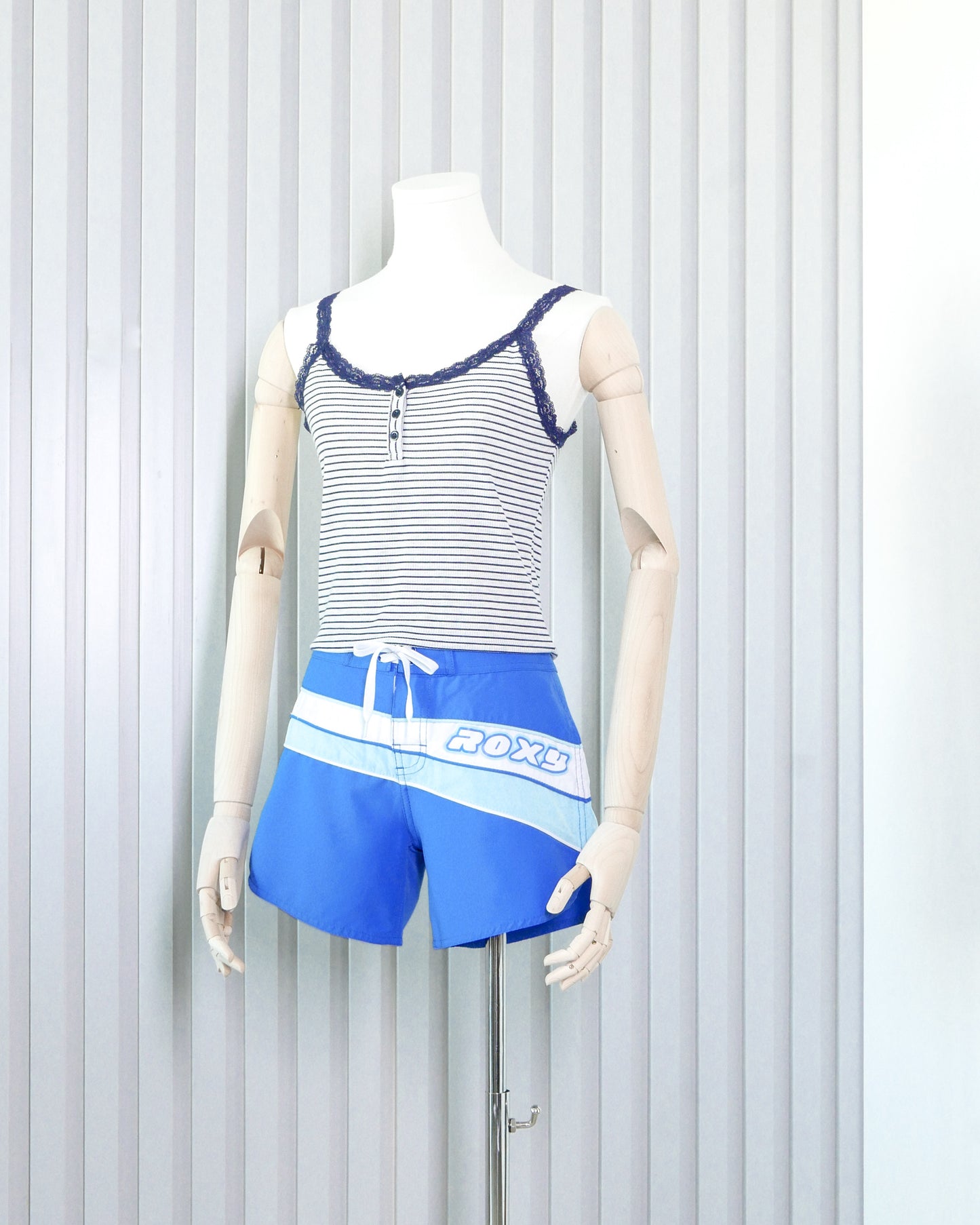 CHARLOTTE RUSSE Striped Button Front Lace Cami Top 橫間扣鈕蕾絲吊帶背心 | KOMMONS