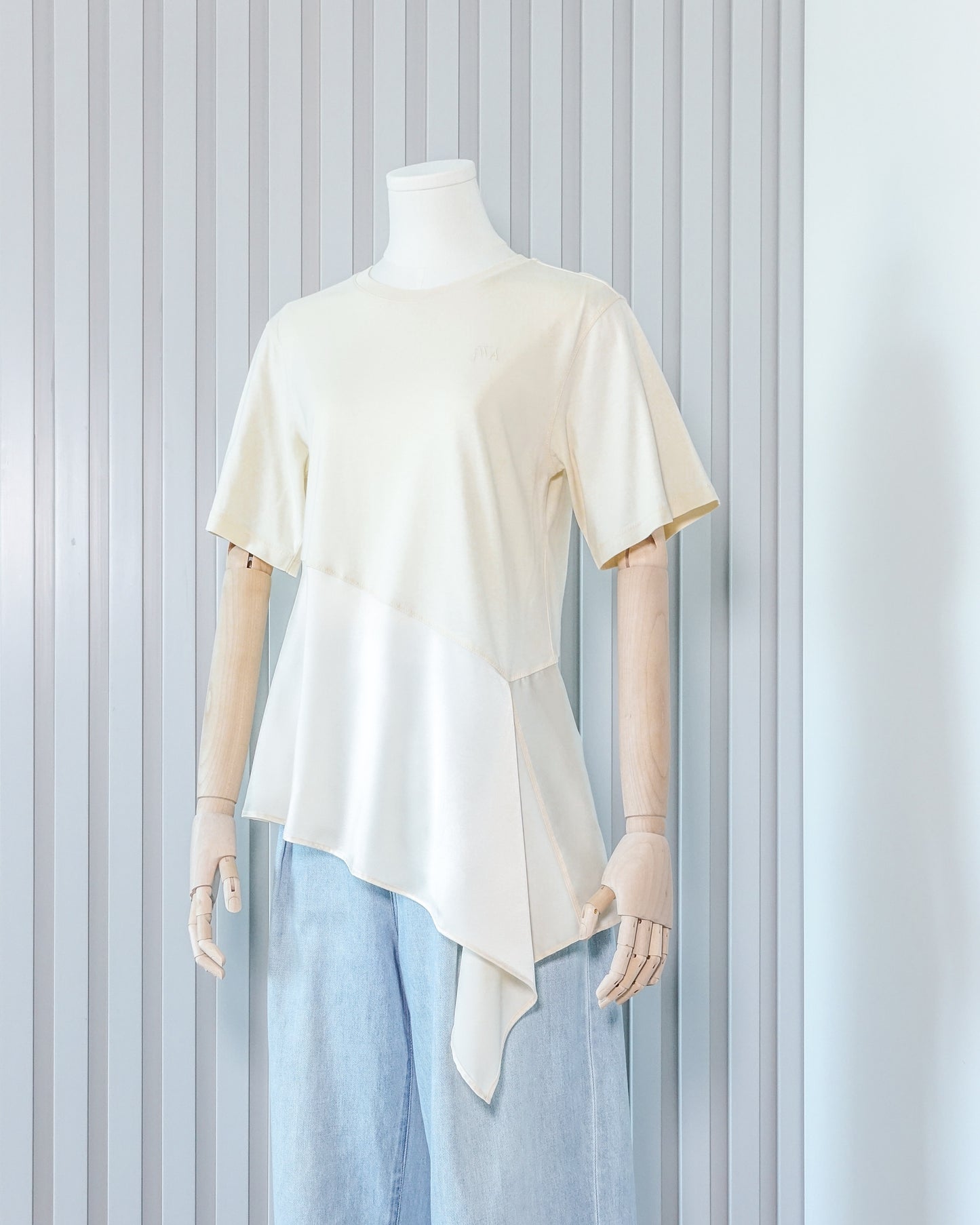 UNIQLO X JW ANDERSON Flare Hem T-shirt 不對稱下擺T恤 | KOMMONS