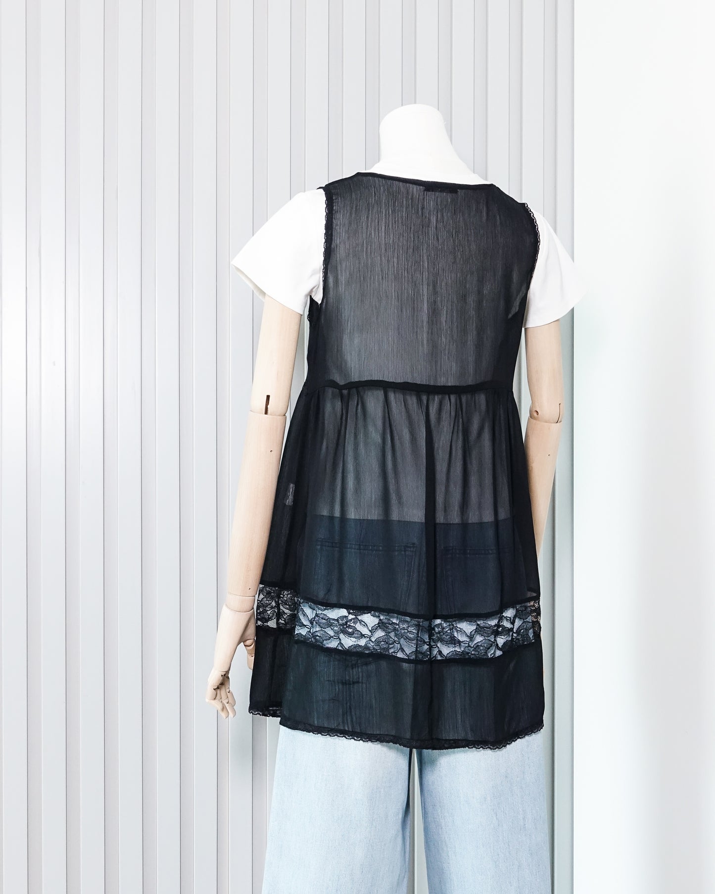 CHOUCHOU V-neck Lace Babydoll Vest V領蕾絲背心 | KOMMONS