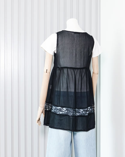 CHOUCHOU V-neck Lace Babydoll Vest V領蕾絲背心 | KOMMONS