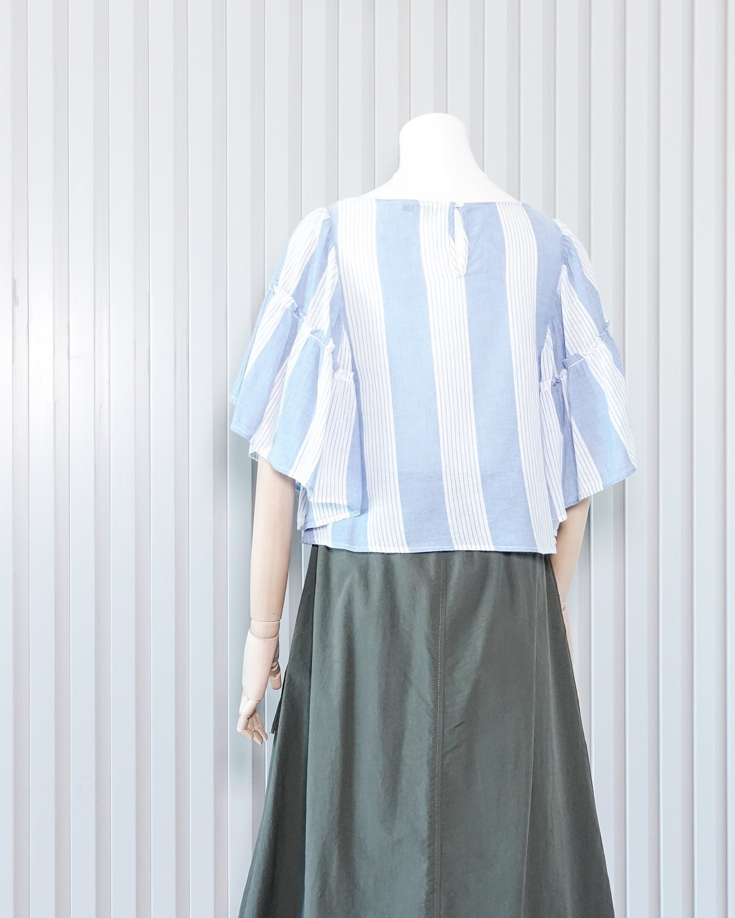 AMERICAN EAGLE Flared Sleeve Striped Top 喇叭袖橫間上衣 | KOMMONS