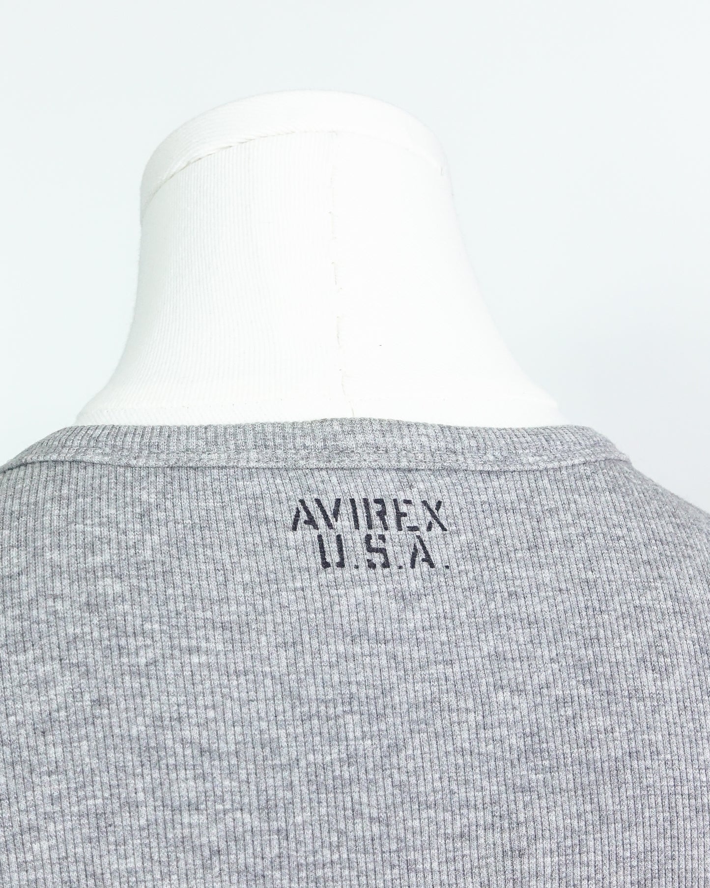 AVIREX V-neck T-shirt V領T恤 | KOMMONS