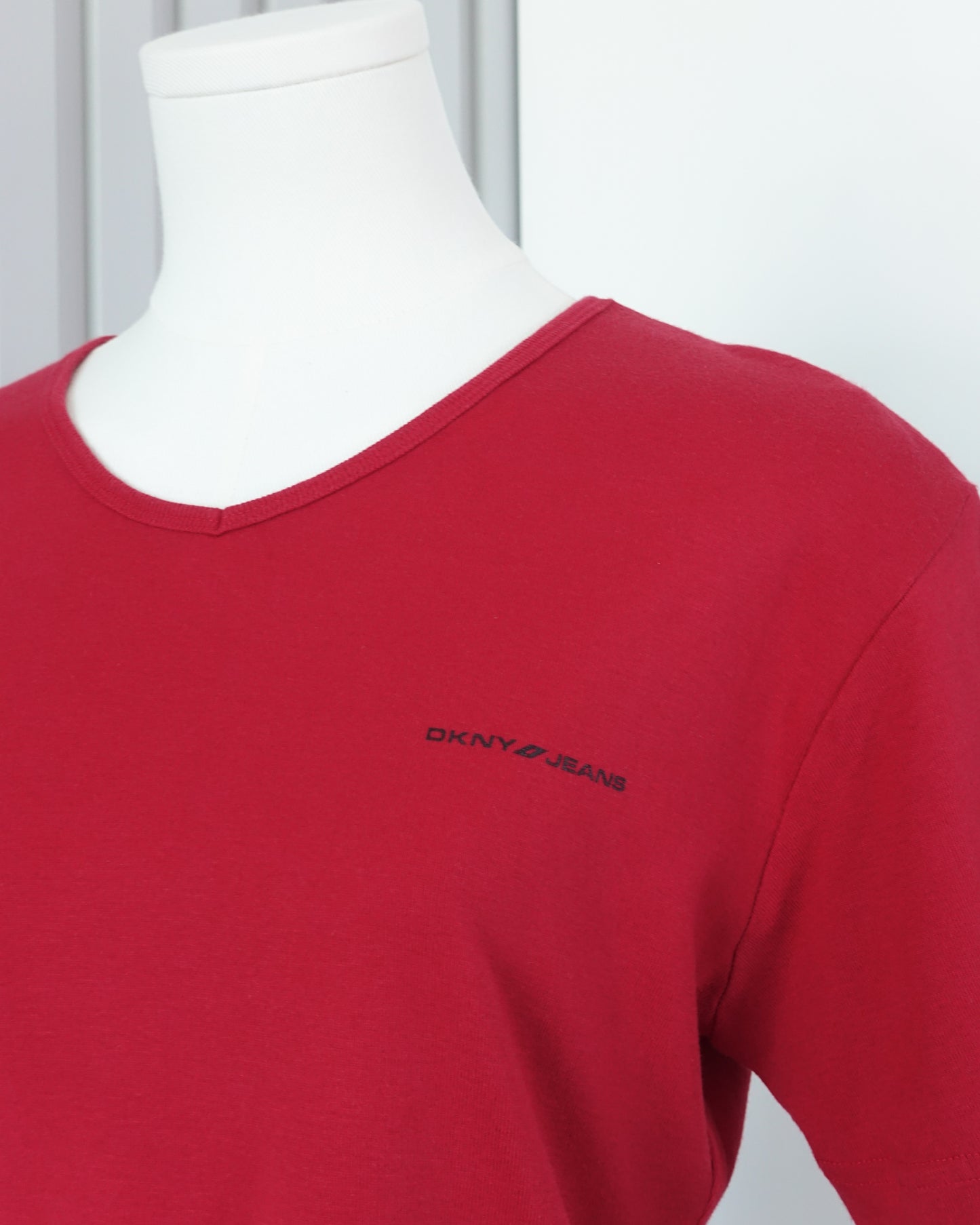 DKNY V-neck T-shirt V領T恤 | KOMMONS