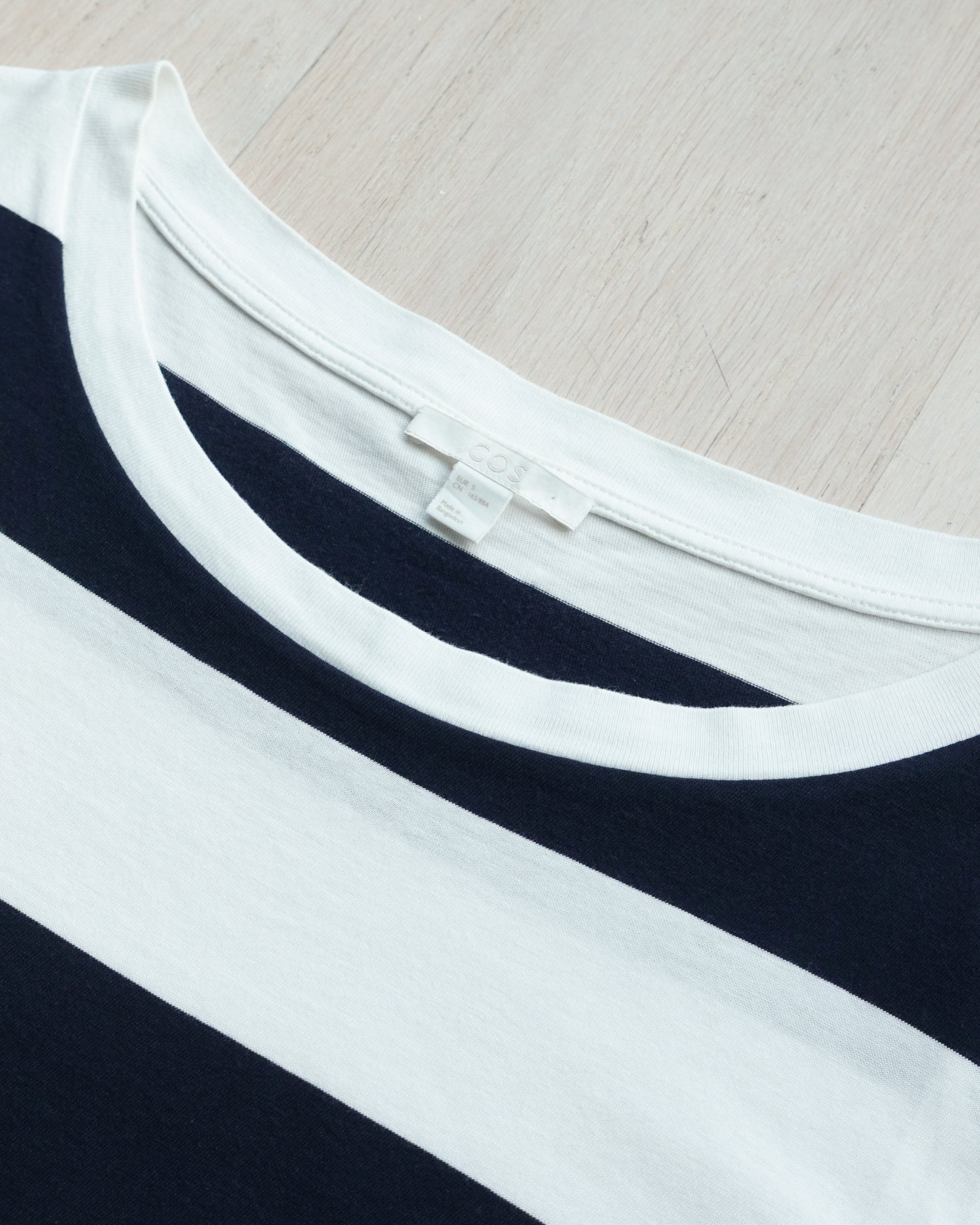 COS Striped 3/4 Sleeve T-shirt 粗橫間中袖T恤 | KOMMONS