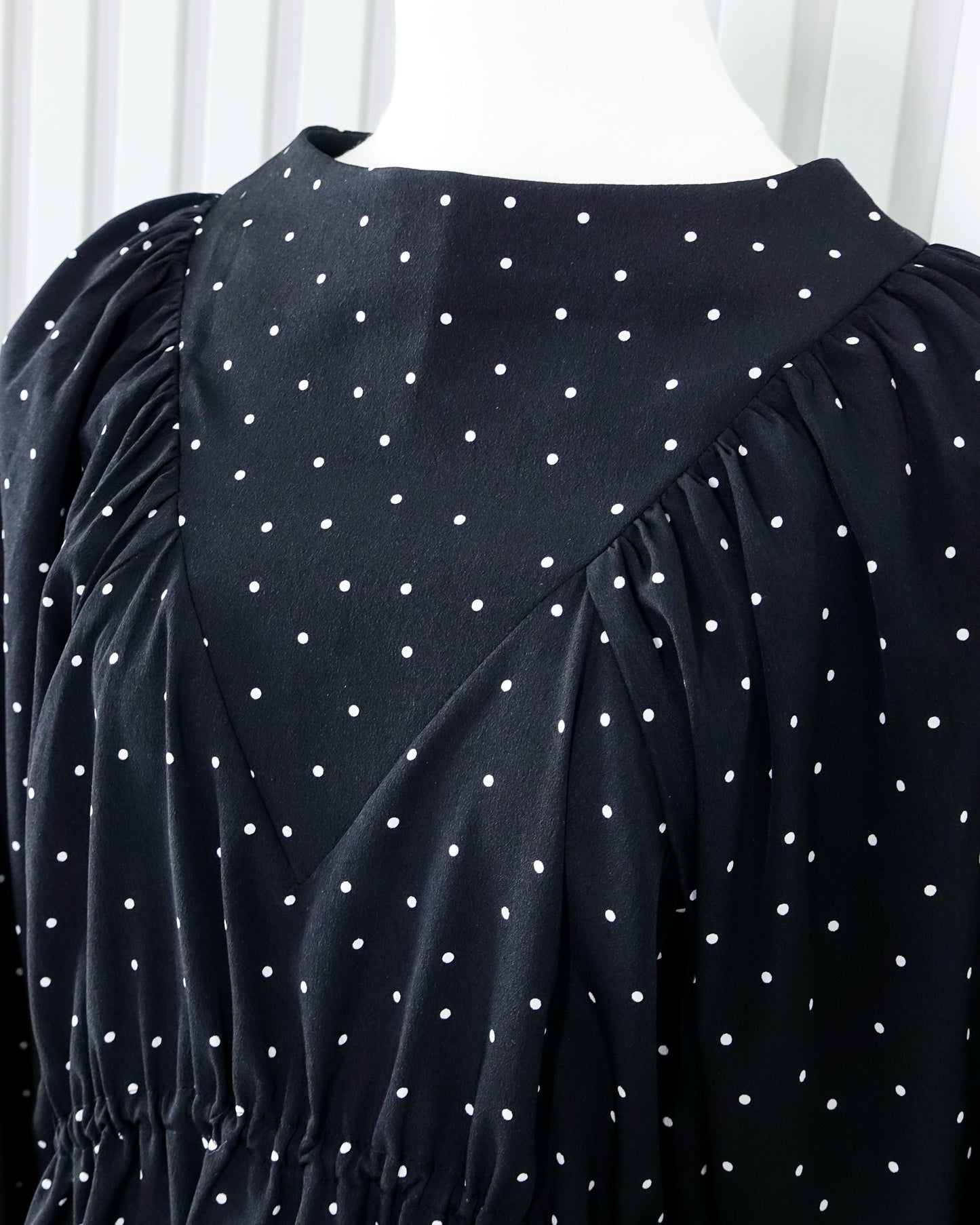 KASTANE Polka Dot Puff Sleeve Top 波點泡泡袖束腰上衣 | KOMMONS