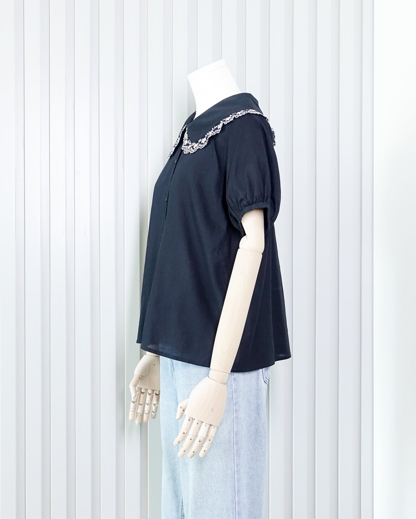 EHKA SOPO Embroidered Collar Puff Sleeve Shirt 蕾絲領泡泡袖恤衫 | KOMMONS