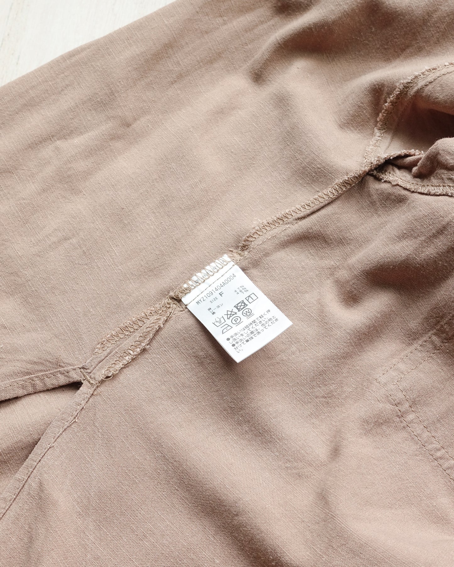 MYSTIC V-neck Button Front Top with Belt 麻質V領束腰上衣 | KOMMONS