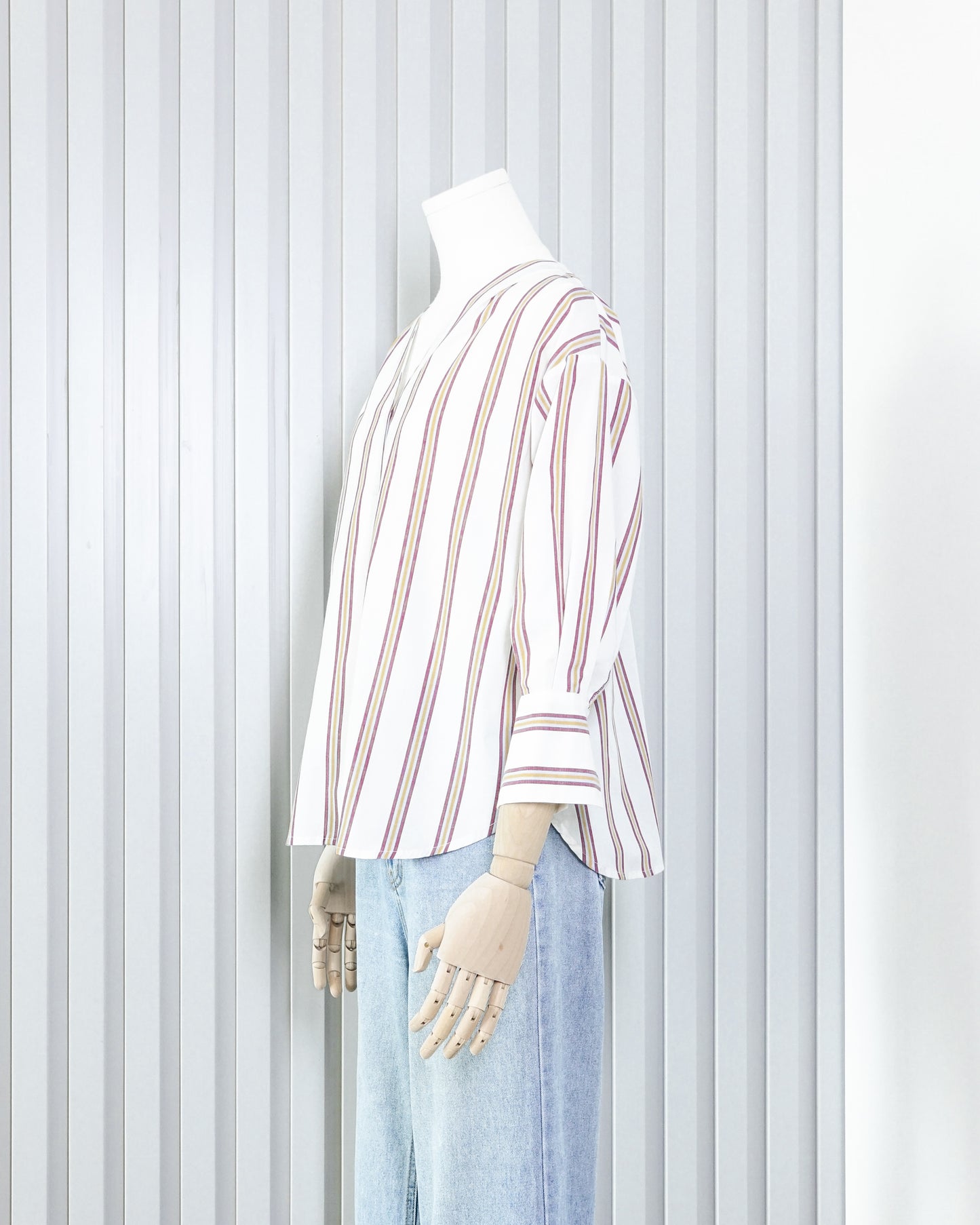 ITEMS URBAN RESEARCH Striped V-neck Button Front Top 直間V領扣鈕上衣 | KOMMONS