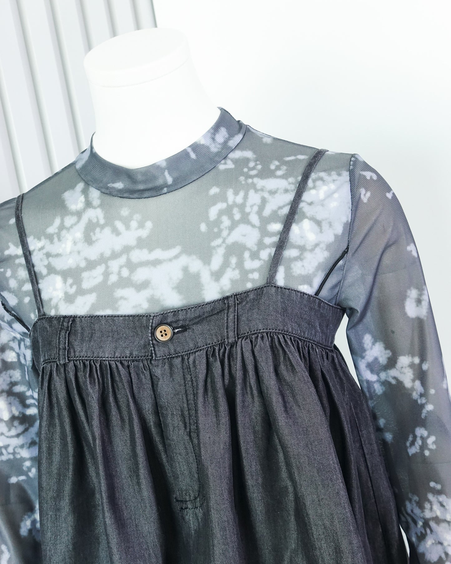 Mesh Top with Flowy Tank Top Layering Set 網紗上衣搭配吊帶背心套裝 | KOMMONS