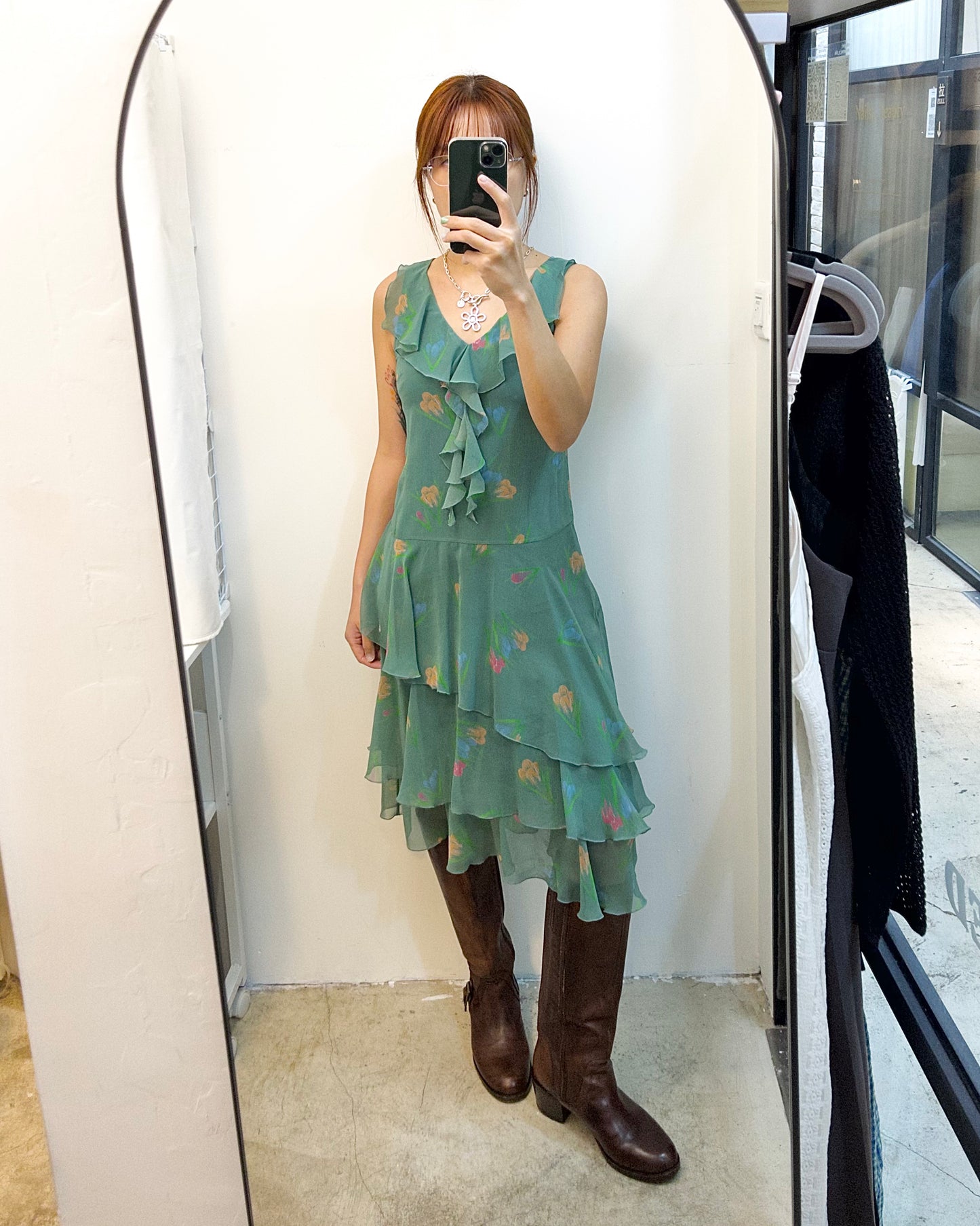 REVISITATION BY SCOTT HENSHALL Floral Chiffon Ruffle V-neck Sleeveless Midi Dress 雪紡荷葉邊V領背心連身裙 | KOMMONS