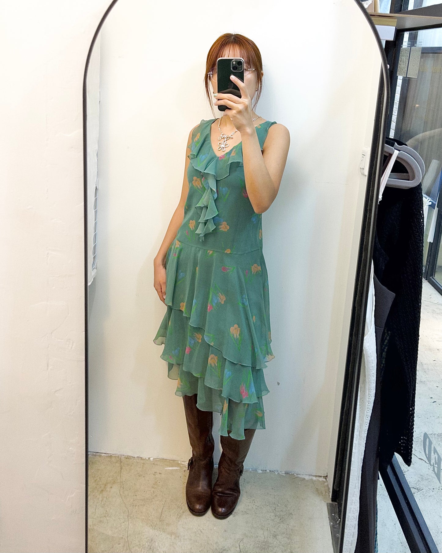 REVISITATION BY SCOTT HENSHALL Floral Chiffon Ruffle V-neck Sleeveless Midi Dress 雪紡荷葉邊V領背心連身裙 | KOMMONS