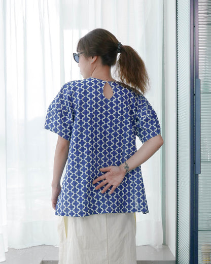 燈籠袖皺皺布涼爽上衣 - 藍白花花 | Made by Chifa