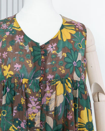 CRAZY DOLL Floral Flowy Button Front V-Neck Vest 印花飄逸扣鈕V領背心 | KOMMONS