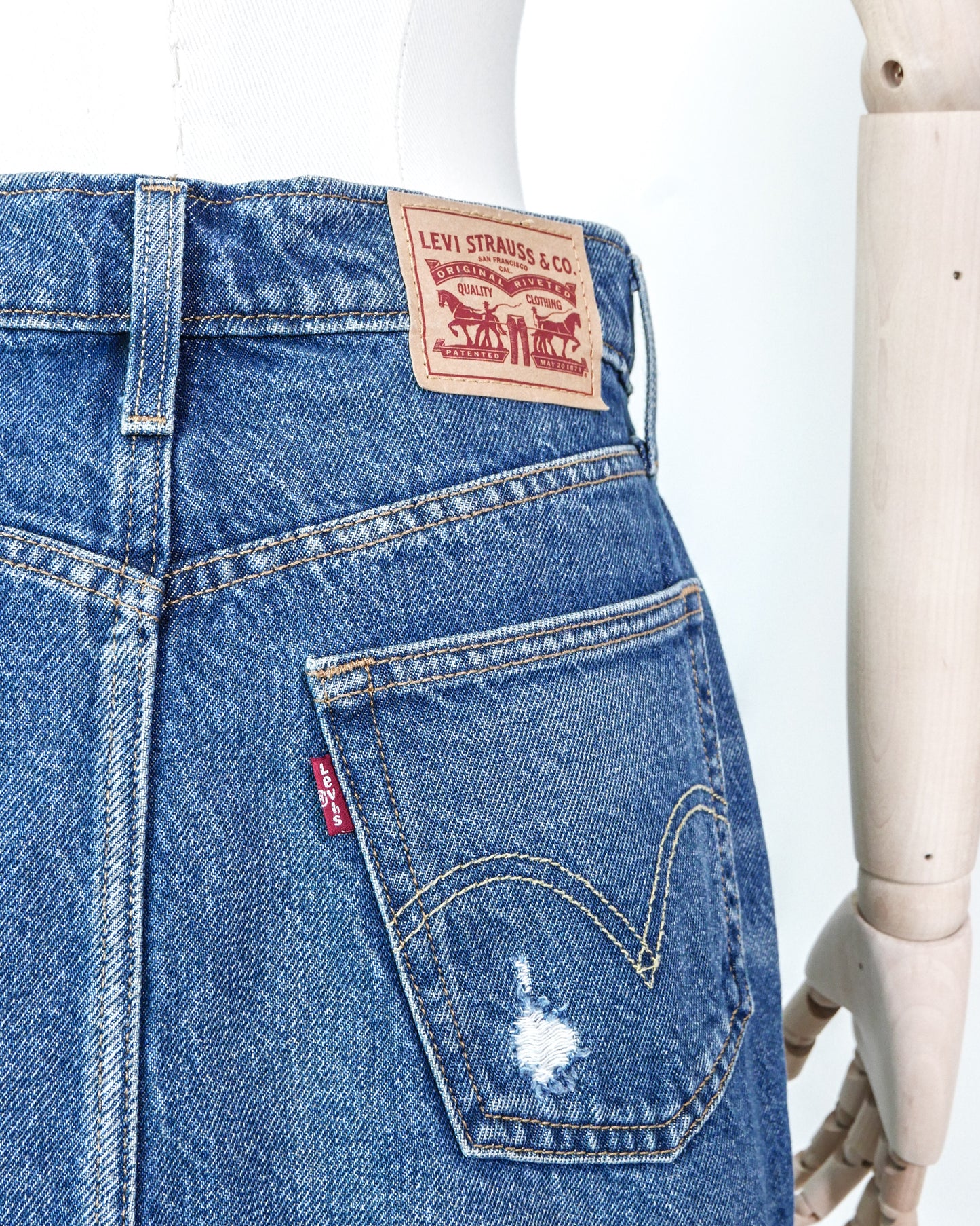 LEVI’S Denim Skirt 牛仔短裙 | KOMMONS