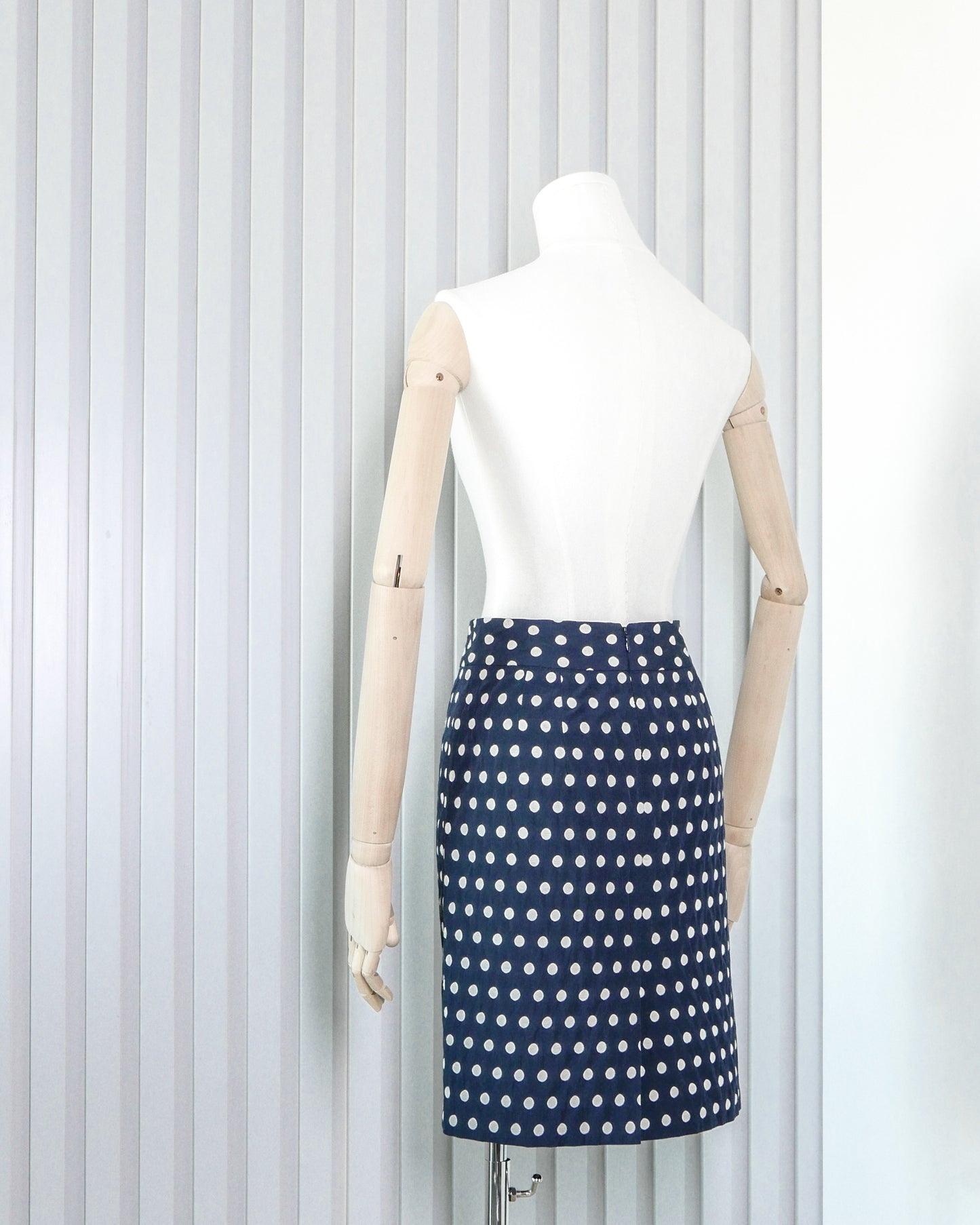 BANANA REPUBLIC Polka Dot Embroidery Pencil Skirt 波點刺繡半截裙 | KOMMONS
