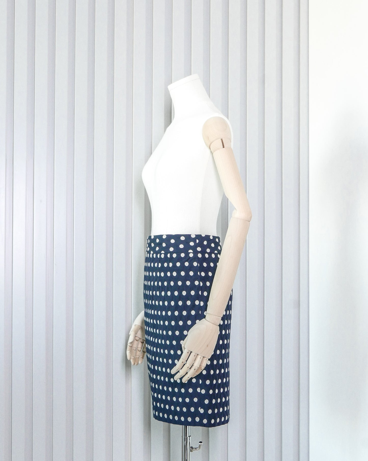 BANANA REPUBLIC Polka Dot Embroidery Pencil Skirt 波點刺繡半截裙 | KOMMONS